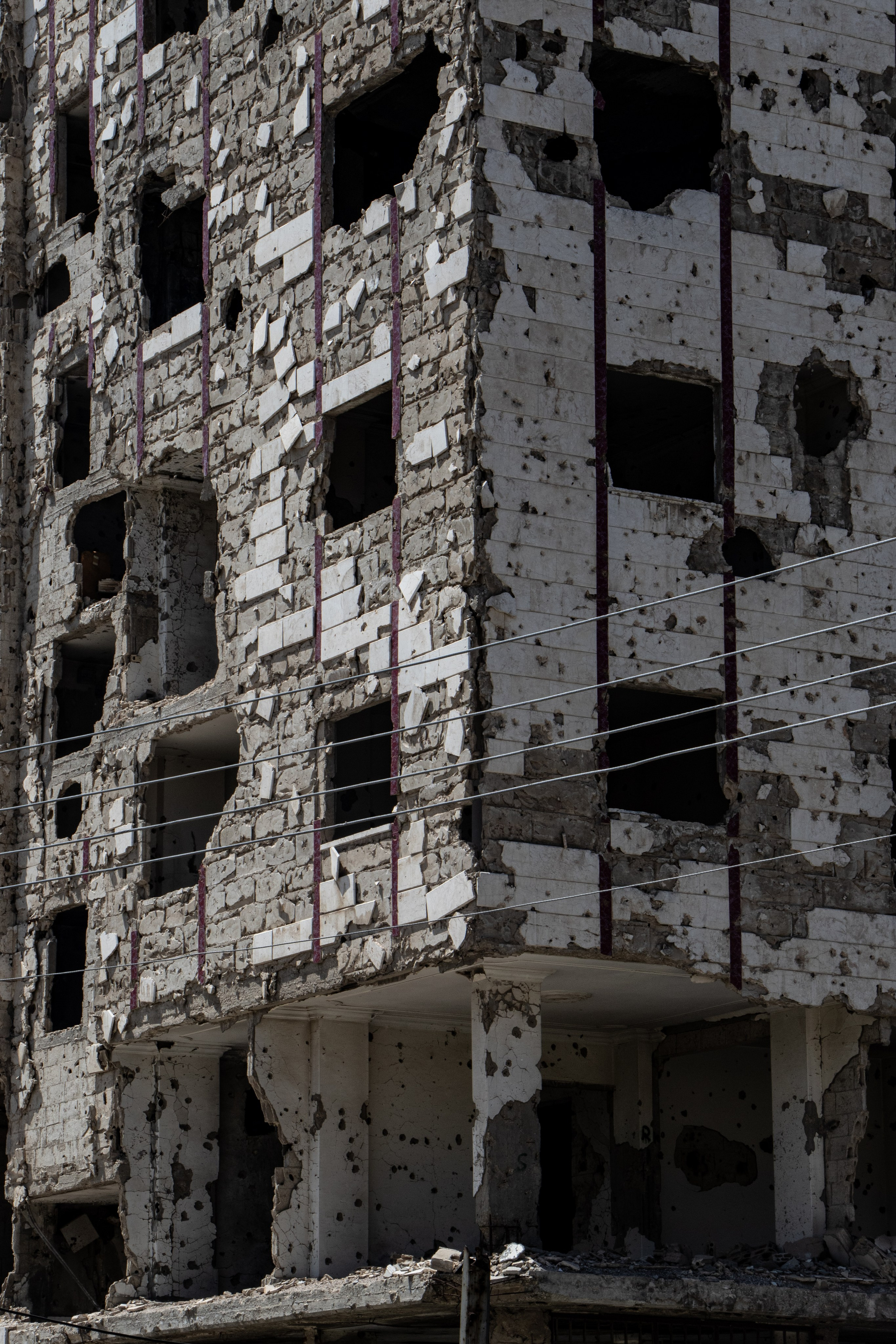 Immeuble détruit par les artilleries dans le centre-ville de Homs.