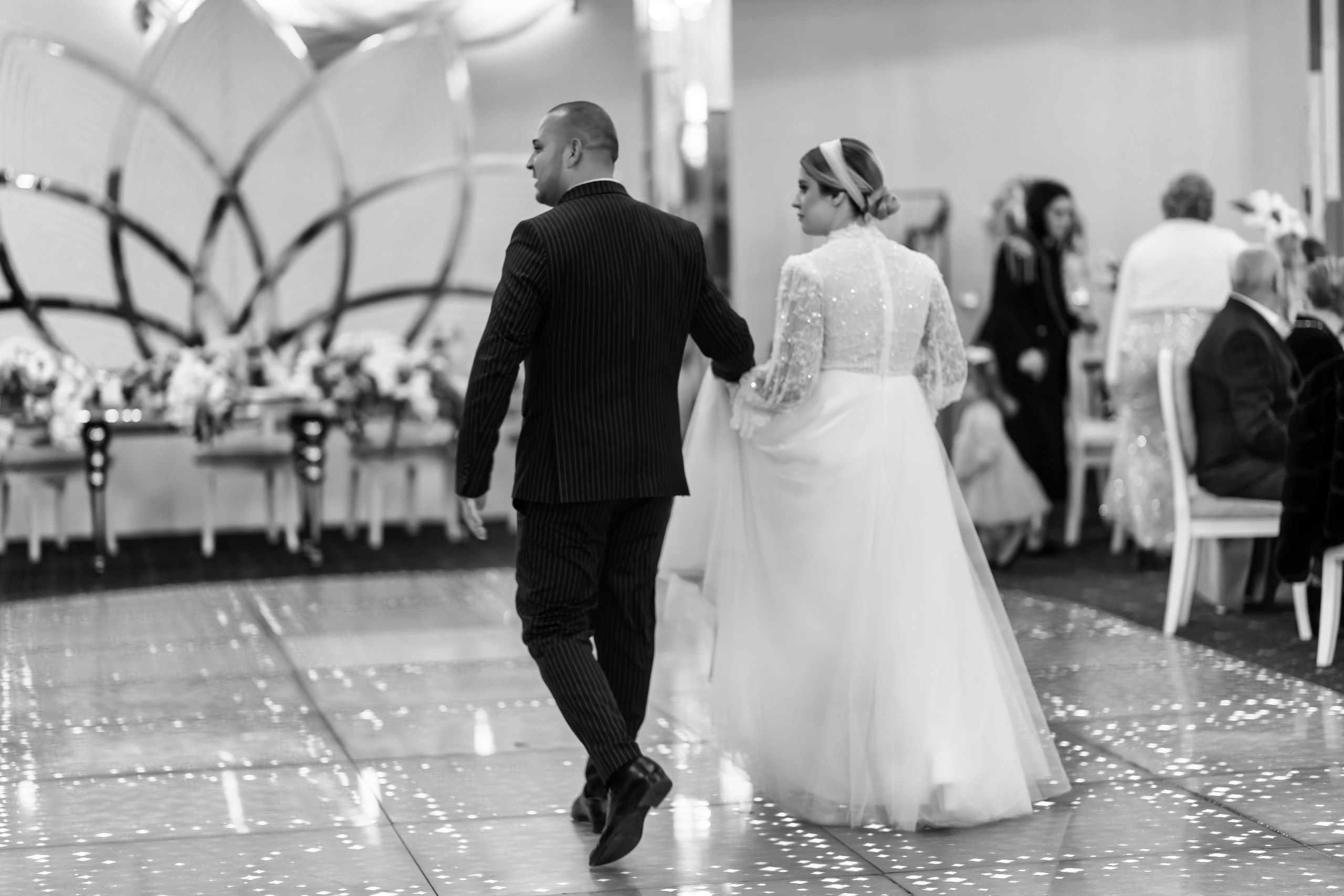 Fotograf nuntă Târgu Neamț – Samuel și Roxana, fotografie autentică realizată de AlinoFotoStudio 2. Fotograf nuntă Iași, Bacău, Suceava și Botoșani – Alin Chirilă surprinzând momente reale de nuntă 3. Fotografie de nuntă cu emoție și credință – AlinoFotoStudio, fotograf povestitor 4. Fotograf profesionist nuntă în Moldova – cadre naturale și pline de emoție 5. Alin Chirilă fotograf nuntă – poveste reală surprinsă prin fotografie 6. Fotograf nuntă cu stil documentar – momente autentice din ziua nunții Pregătiri mireasă acasă – fotografie naturală realizată de Alin Chirilă fotograf nuntă 8. Detalii din ziua nunții – fotograf nuntă Iași și Botoșani, AlinoFotoStudio 9. Emoții din dimineața nunții – fotograf profesionist Moldova 10. Cadre autentice din pregătiri – fotograf nuntă Suceava și Bacău Ceremonie religioasă nuntă – moment emoționant surprins de fotograf Alin Chirilă 12. Nuntă cu valori creștine – fotografie din biserică realizată cu discreție 13. Rugăciune și emoție în ziua nunții – fotograf nuntă Târgu Neamț 14. Legământ în fața lui Dumnezeu – fotografie de nuntă autentică 15. Fotograf nuntă biserică – momente sincere și pline de semnificație Petrecere de nuntă – cadre naturale realizate de AlinoFotoStudio 17. Bucurie și dans la nuntă – fotograf nuntă Iași și împrejurimi 18. Momente autentice de la restaurant – fotograf nuntă Bacău Suceava 19. Atmosferă de nuntă surprinsă discret – Alin Chirilă fotograf -AlinoFotoStudio – fotograf nuntă cu abordare naturală și emoțională 21. Alin Chirilă fotograf – povestitor prin fotografie de nuntă 22. Fotograf nuntă în Moldova – stil documentar și autentic 23. Fotografie de nuntă sinceră și elegantă – AlinoFotoStudio- Fotograf nuntă Iași Bacău Suceava Botoșani – Alin Chirilă AlinoFotoStudio 26. Fotograf nuntă Târgu Neamț și Moldova – fotografie profesională de eveniment 27. Fotograf nuntă cu valori creștine și stil documentar – AlinoFotoStudio - Alin Chirilă – AlinoFotoStudio Fotograf nuntă Iași • Bacău • Suceava • Botoșani - Samuel & Roxana, Târgu Neamț -Momente reale, trăite sincer și păstrate pentru totdeauna.