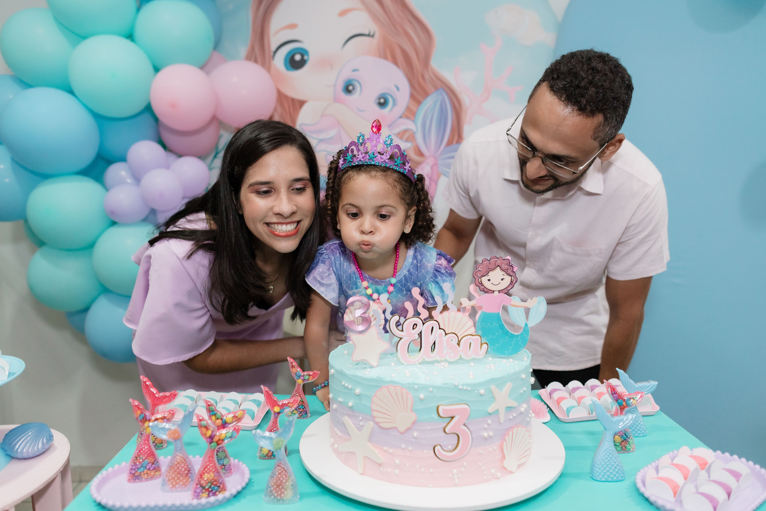 Aniversariante no centro do parabéns