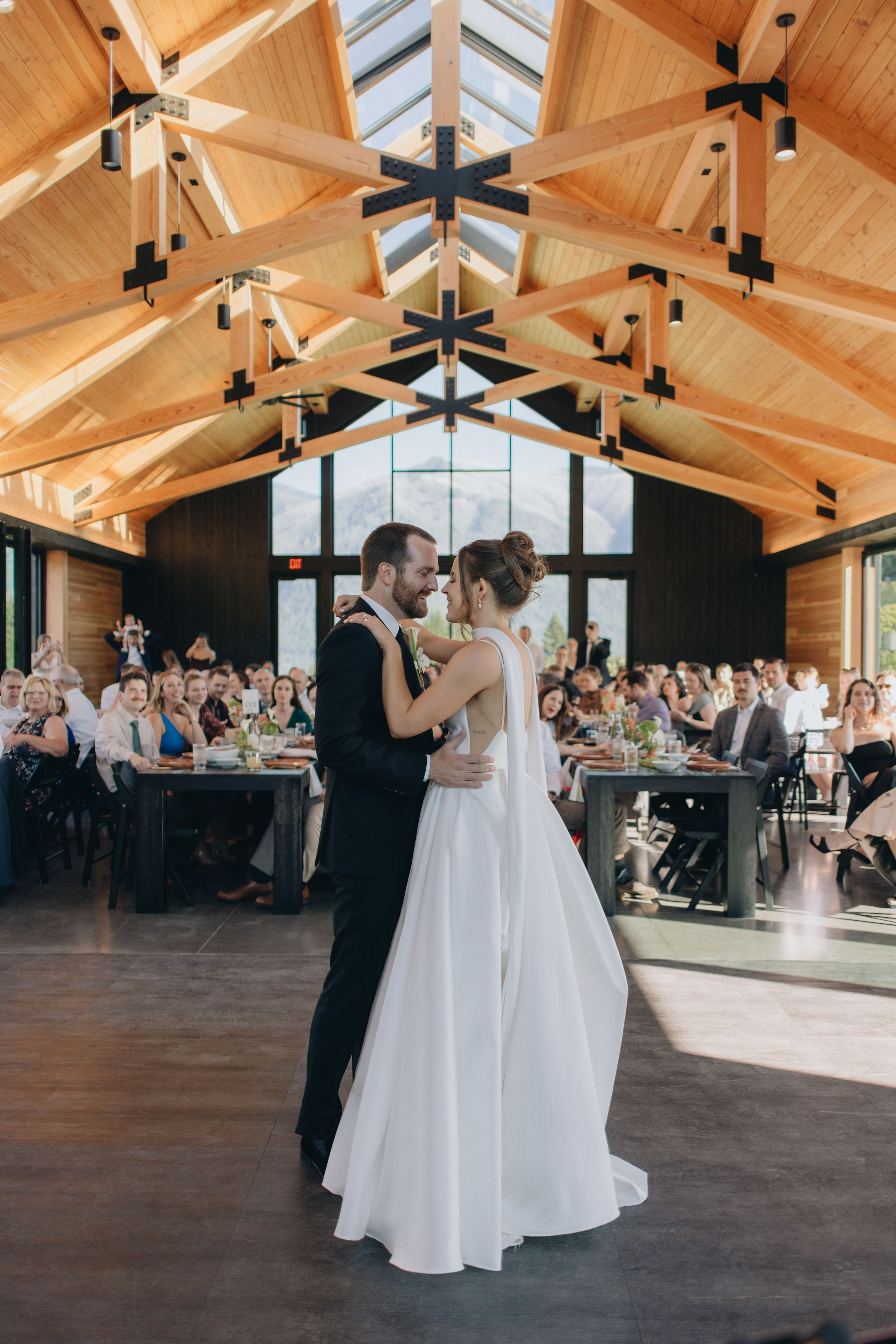 Wedding Shelby & Riley | Columbia River Gorge, WA | Georgy Shishkin Photography Photography. Portland Wedding Photographer | Authentic PNW Love Stories