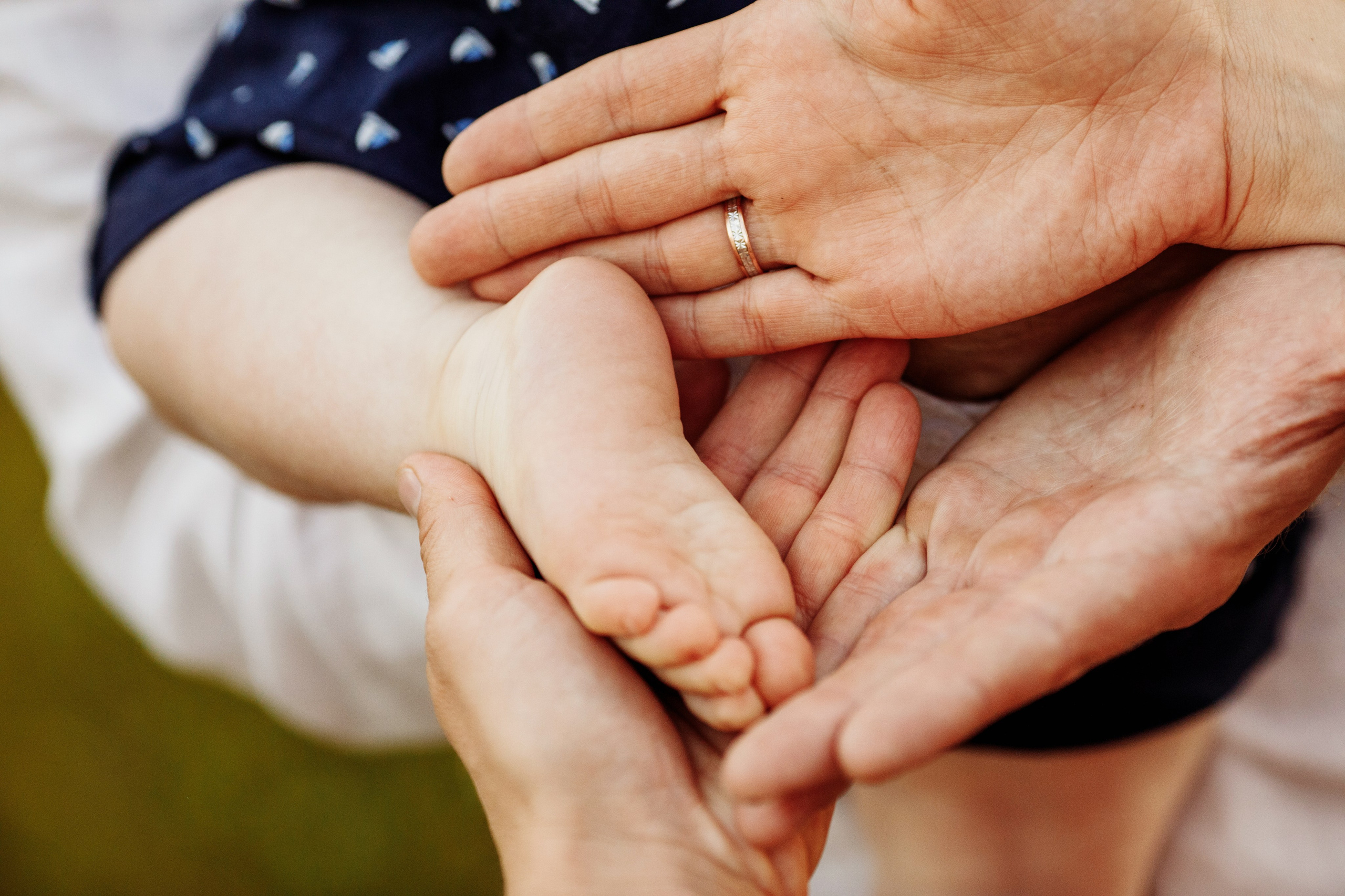 Outdoor First Birthday Photoshoot – Fun & Playful Moments. Alisa Tant — Family and newborn photographer Bucks County, Montgomery county, Philadelphia, NJ