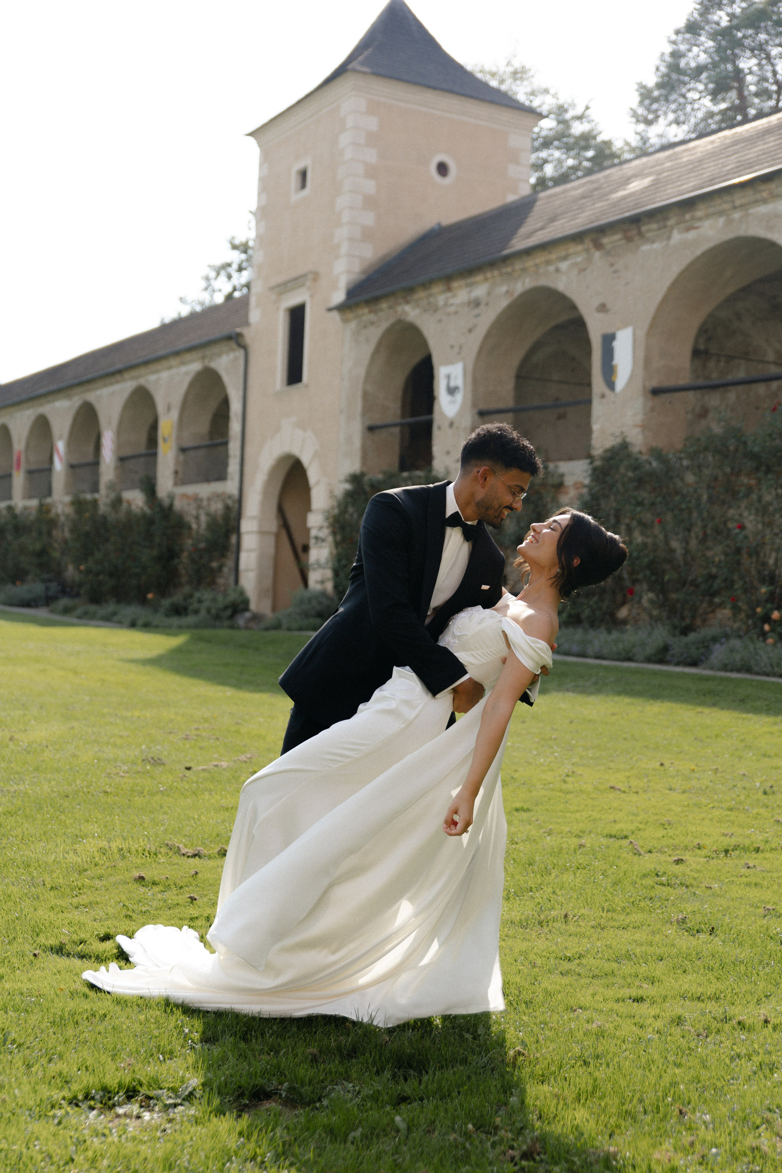 Elegant Castle Wedding in Austria | Alwin & Ruth’s Fairytale Celebration. Wedding photographer and videographer based in Timisoara, Romania