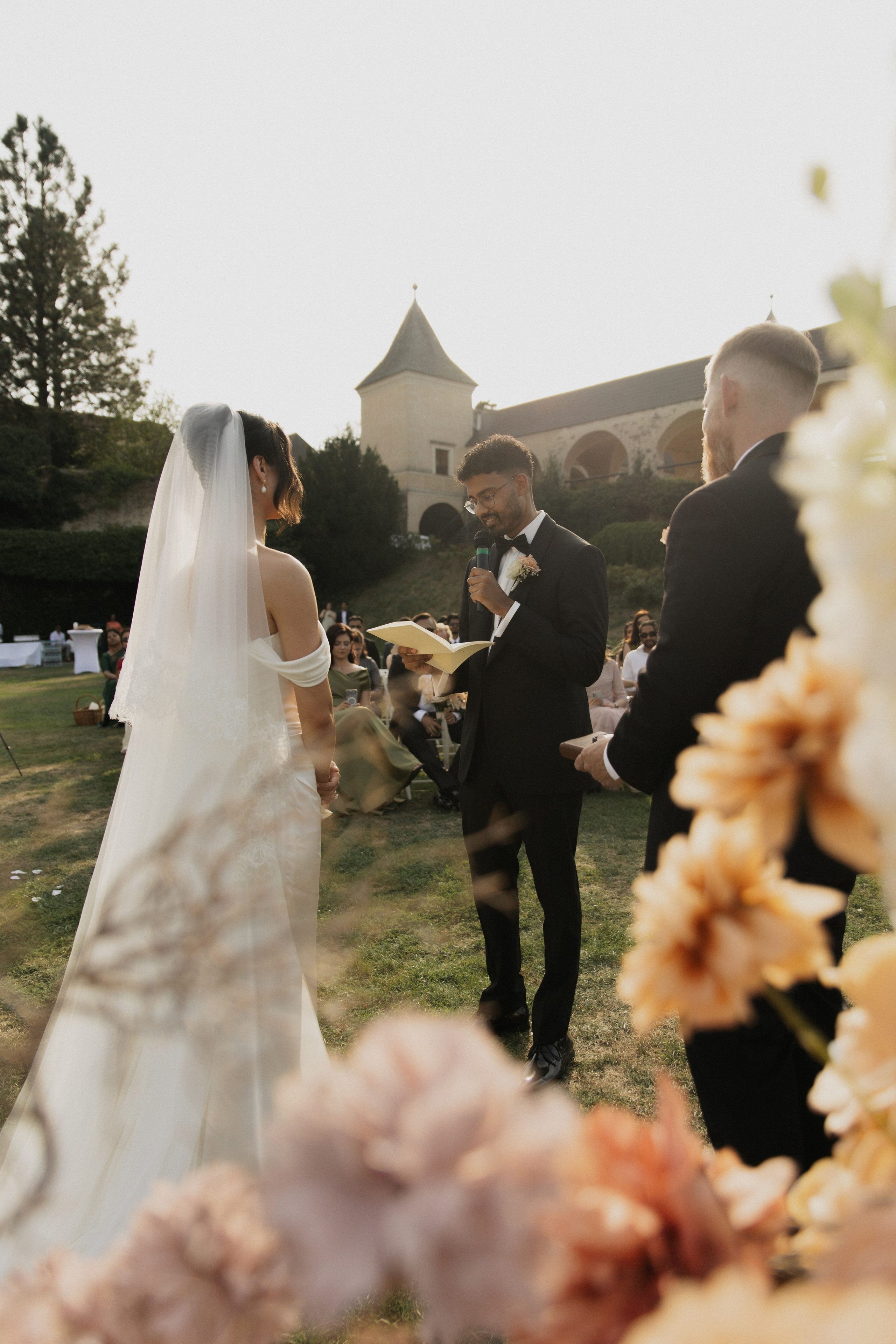 Elegant Castle Wedding in Austria | Alwin & Ruth’s Fairytale Celebration. Wedding photographer and videographer based in Timisoara, Romania