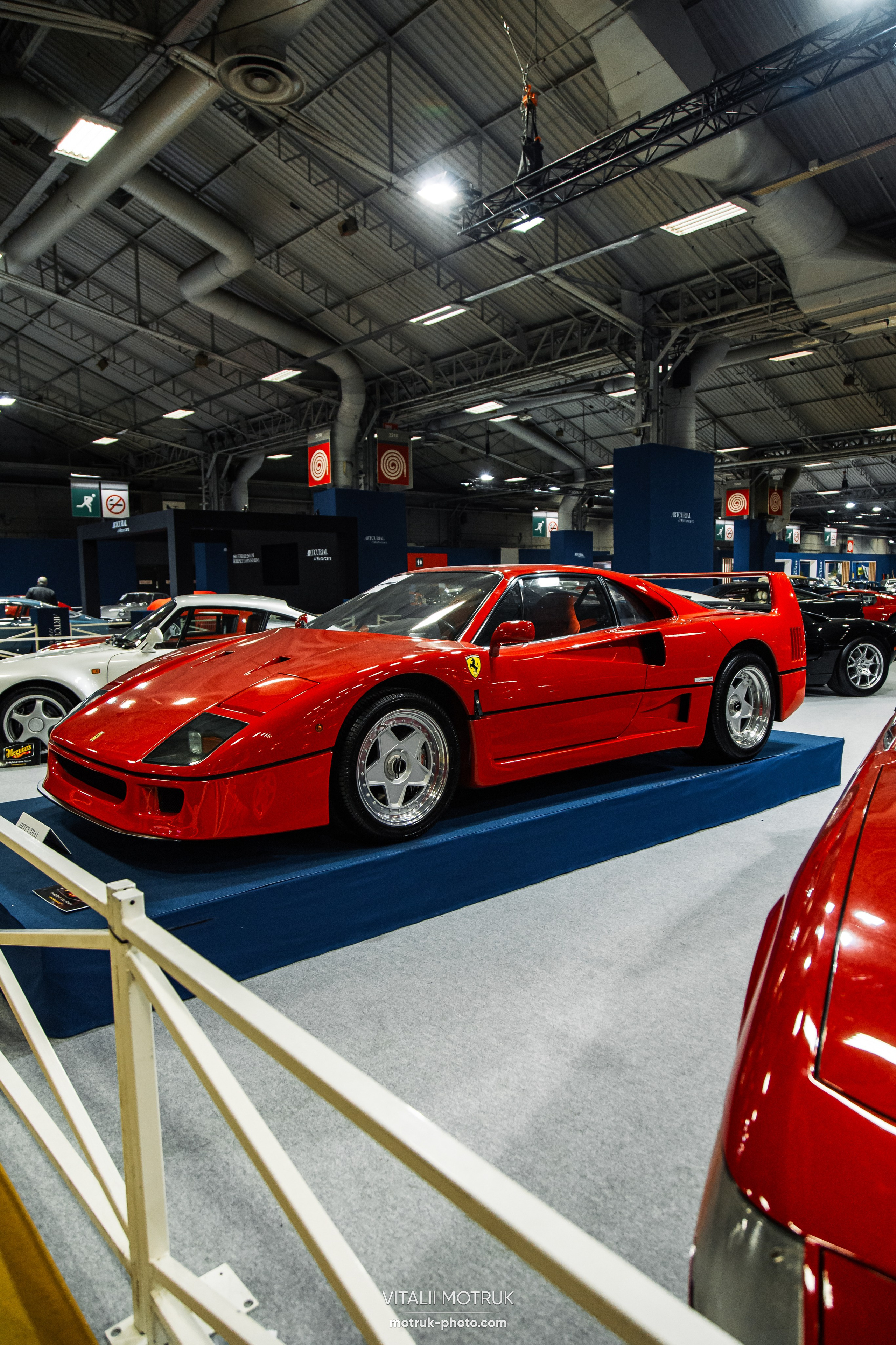 Retromobile 2023. Photographe de voitures à Paris — Vitalii Motruk