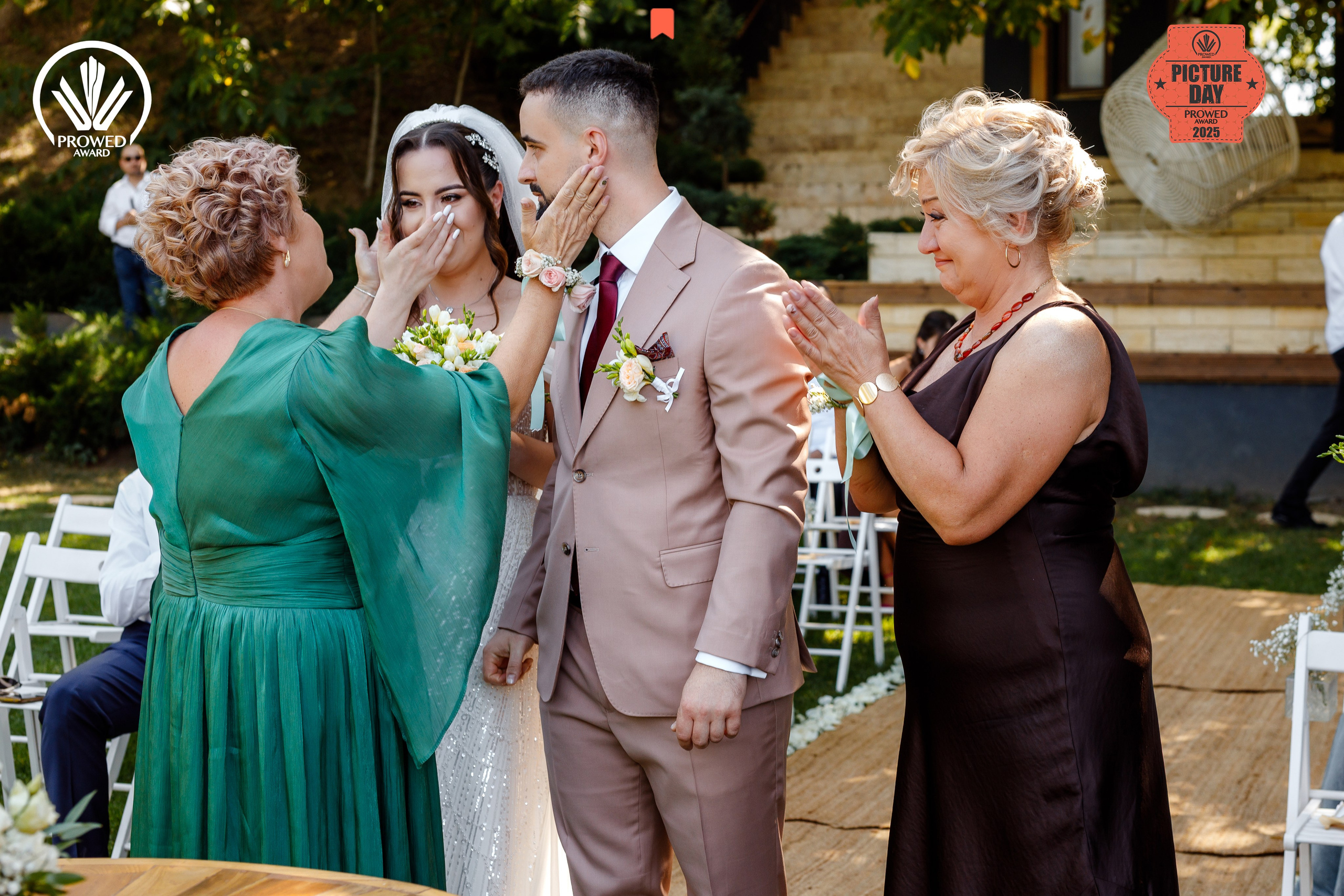 O poveste, patru premii: O nuntă de la Moara Vlăsiei, recunoscută de patru ori la PROWEDAward. Lucian Dedeu — Fotograf