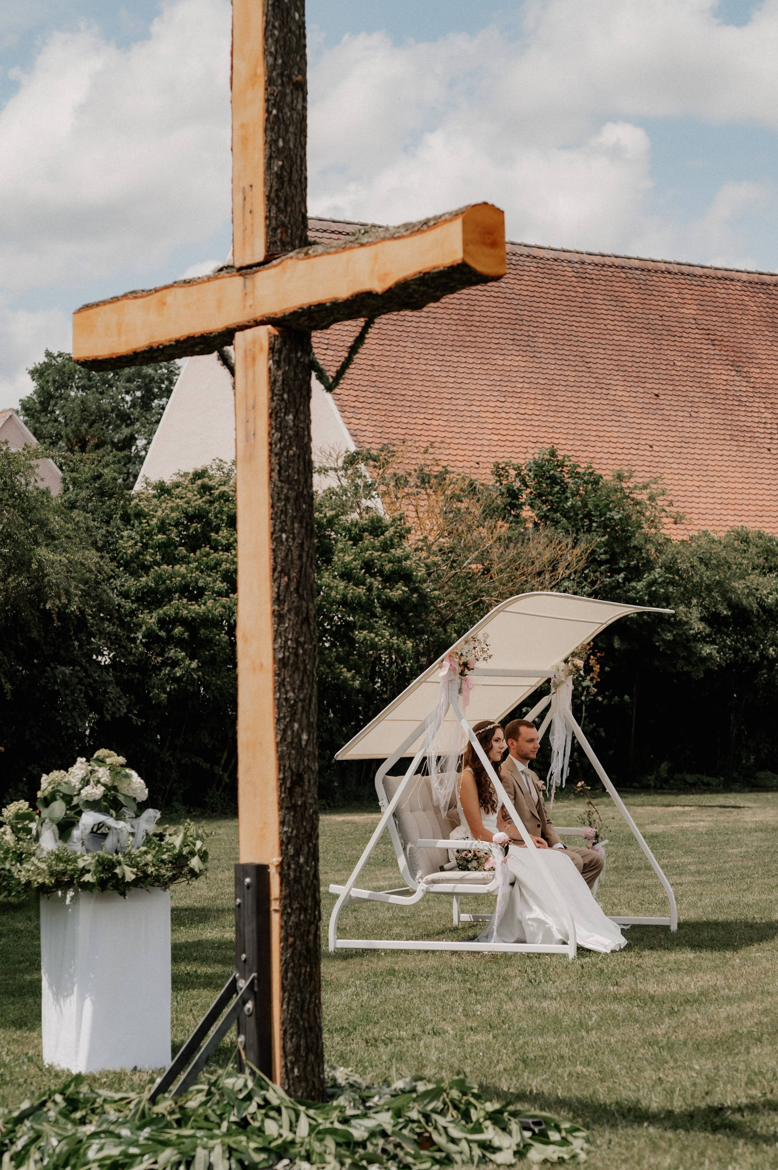 Sommer, Liebe & zwei wunderschöne Kleider: Gartenhochzeit in Gunzenhausen. Photographer in Ansbach for Couples, Weddings and After Wedding