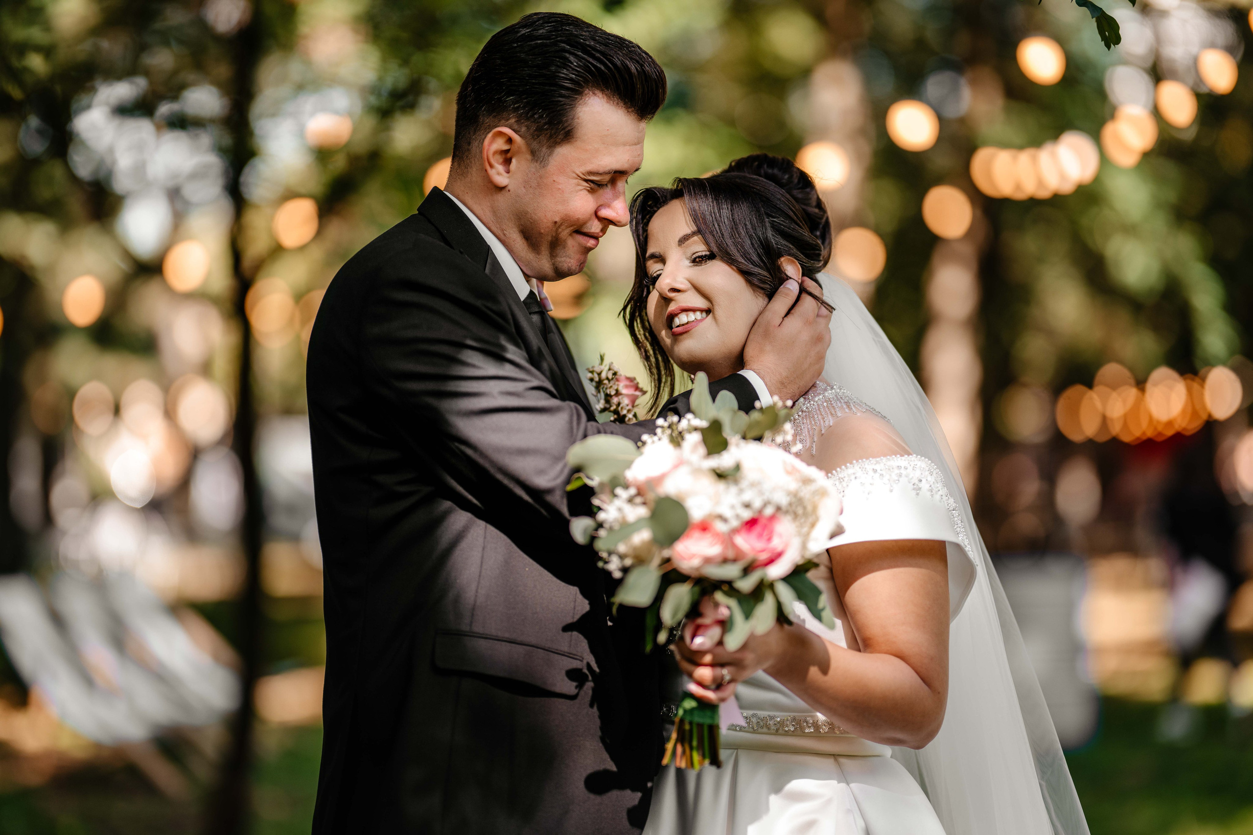 Radu Rahovan Fotograf de nuntă Cluj – mire și mireasă sedință foto în ziua nunții. emoție, iubire, senzualitate