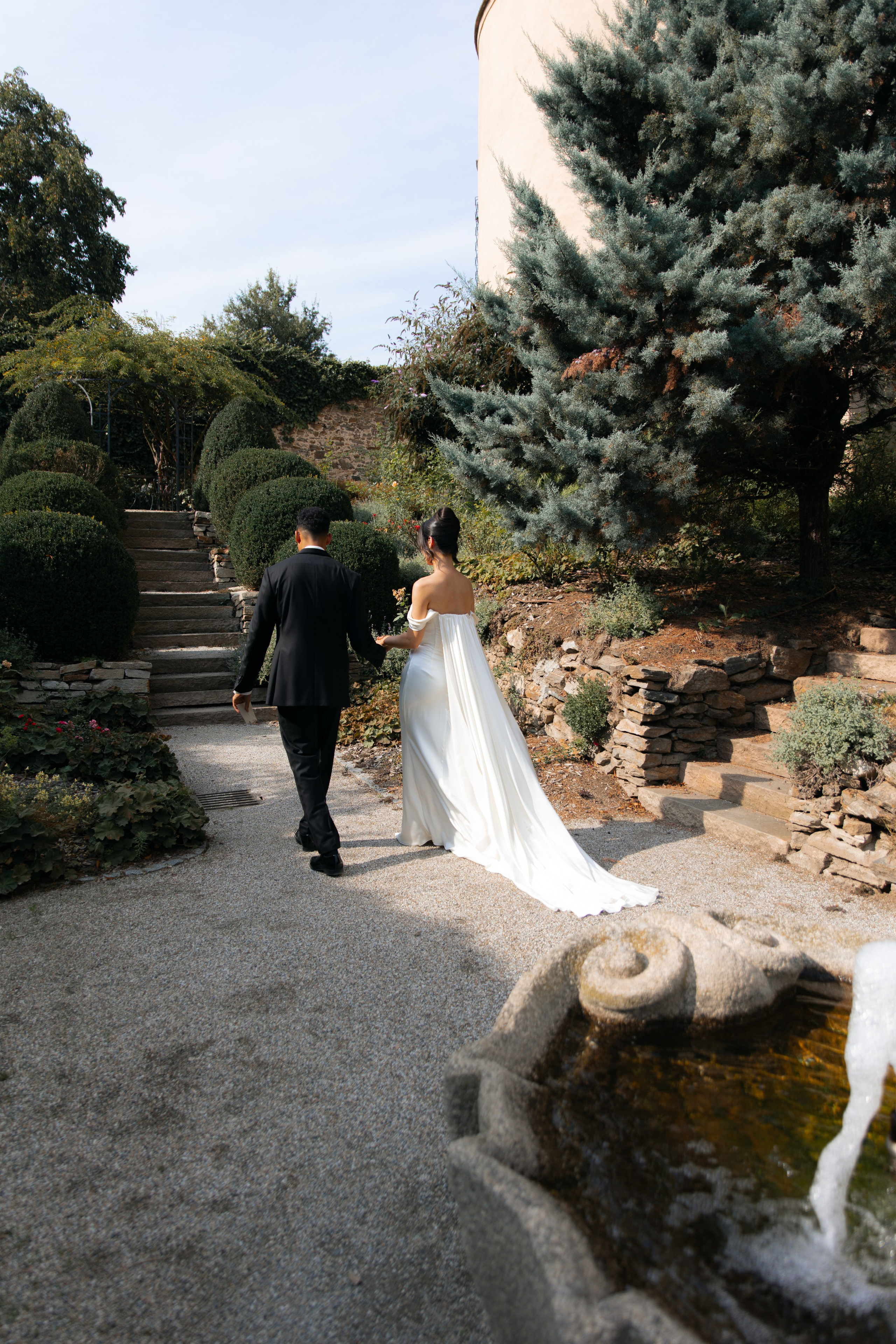 Elegant Castle Wedding in Austria | Alwin & Ruth’s Fairytale Celebration. Wedding photographer and videographer based in Timisoara, Romania