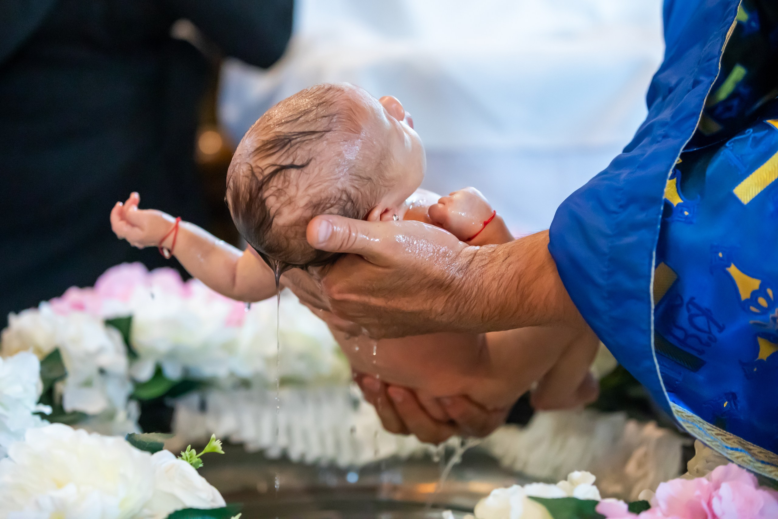 “Bebeluș botezat în biserică, ținut în brațe de nași” • “Detaliu cu lumânarea de botez decorată cu flori albe” • “Părinți emoționați alături de copilul lor la ceremonia de botez” • “Masa festivă de botez cu decor tematic și tort personalizat” • “Momentul în care preotul toarnă apă sfințită pe fruntea bebelușului” “Bebeluș în rochie albă de botez, zâmbind în brațele mamei” • “Detaliu cu cruciulița de botez așezată pe o pernă de satin” • “Părinți și nași aprinzând lumânările în timpul ceremoniei de botez” • “Tort de botez decorat cu figurine tematice și numele copilului” • “Copil botezat dormind liniștit în pătuțul decorat festiv” • “Momentul în care preotul binecuvântează copilul în fața altarului” • “Invitați adunându-se în jurul mesei festive la petrecerea de botez” • “Bebeluș ținând în mână o jucărie personalizată primită la botez” • “Familie fericită pozând împreună după ceremonia de botez” • “Decor tematic cu baloane și flori la locația petrecerii de botez” fotograf Botoșani fotograf evenimente fotograf botez Alin Chirila fotograf alinofotostudio,- Preotul ținându-l pe micuțul Mathias Gabriel la botez, în biserica Înălțarea Domnului, Copălău - Detalii de la botezul lui Mathias – lumânare, trusou și icoană - Familia lui Mathias Gabriel alături de micuț, în ziua botezului - Portret emoționant cu mama și bebelușul în brațe, în biserică,fotograf profesionist evenimente Botoșani, Iași, Suceava, Fălticeni, Bacău, Pașcani, Roman - AlinoFotoStudio by Alin Chirilă - servicii foto nuntă, botez, cununie, ședințe foto creative, albume personalizate, fotografii emoționante și calitative pentru cele mai importante momente din viață,fotograf nuntă Botoșani Alin Chirilă, ședință foto botez Iași - AlinoFotoStudio, servicii fotograf profesionist evenimente Suceava, fotograf cununie civilă Fălticeni - Alin Chirilă, album foto nuntă personalizat Bacău.“Bebeluș botezat în biserică, ținut în brațe de nași” • “Detaliu cu lumânarea de botez decorată cu flori albe” • “Părinți emoționați alături de copilul lor la ceremonia de botez” • “Masa festivă de botez cu decor tematic și tort personalizat” • “Momentul în care preotul toarnă apă sfințită pe fruntea bebelușului” “Bebeluș în rochie albă de botez, zâmbind în brațele mamei” • “Detaliu cu cruciulița de botez așezată pe o pernă de satin” • “Părinți și nași aprinzând lumânările în timpul ceremoniei de botez” • “Tort de botez decorat cu figurine tematice și numele copilului” • “Copil botezat dormind liniștit în pătuțul decorat festiv” • “Momentul în care preotul binecuvântează copilul în fața altarului” • “Invitați adunându-se în jurul mesei festive la petrecerea de botez” • “Bebeluș ținând în mână o jucărie personalizată primită la botez” • “Familie fericită pozând împreună după ceremonia de botez” • “Decor tematic cu baloane și flori la locația petrecerii de botez” fotograf Botoșani fotograf evenimente fotograf botez Alin Chirila fotograf alinofotostudio.fotograf botez Amelis Maria, fotografie botez Botoșani, fotograf Alin Chirilă, amintiri botez, fotografii botez, botez Amelis Maria, fotograf copii, fotografie botez în Botoșani,