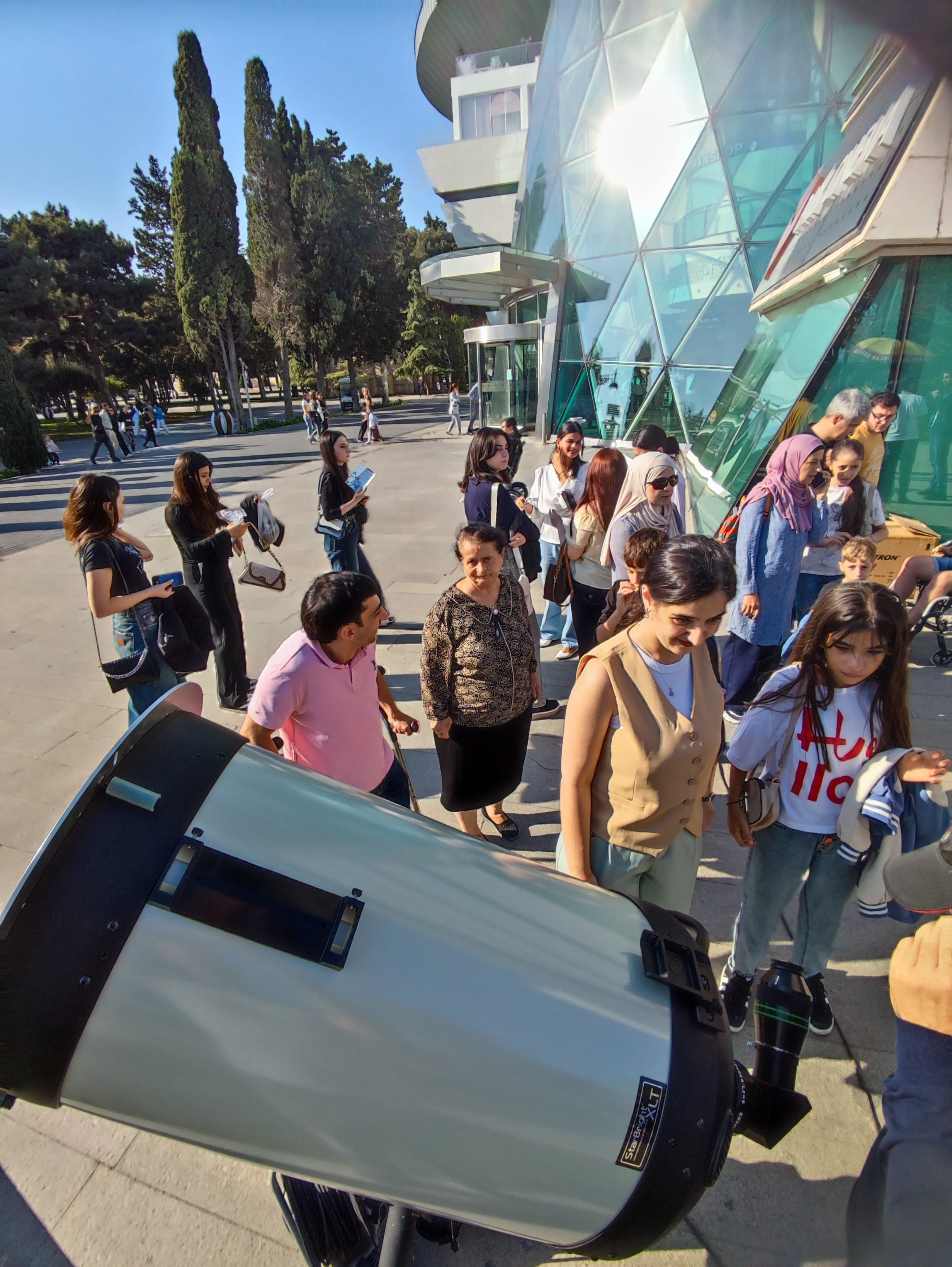 100 saat Astronomiya: Günəşin teleskopla müşahidəsi. Həvəskar Astronomlar Cəmiyyəti — Astronomy.az