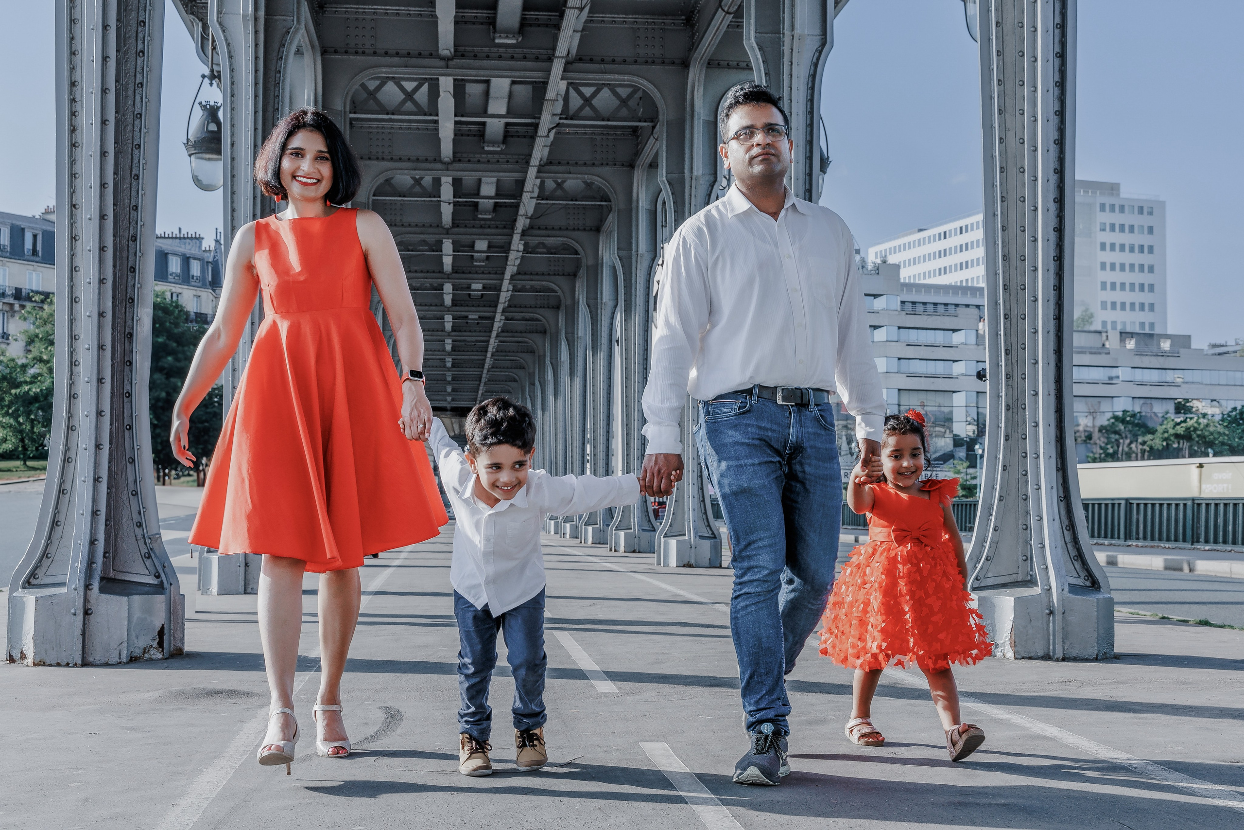 Paris Family Photographer — Artistic Family Photo & Video Experiences with Liya. Photographe à Paris
