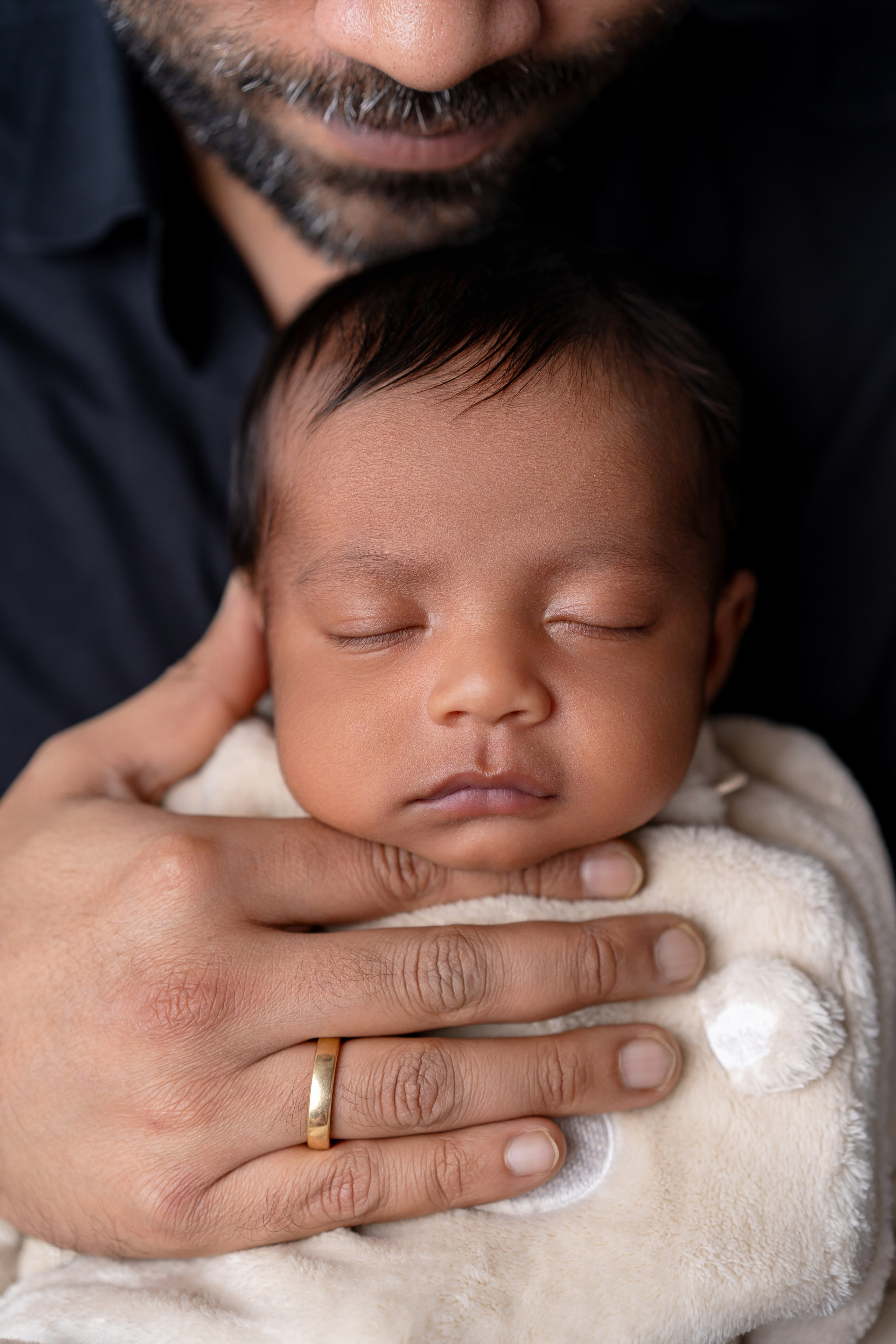 Neugeborenenfotos in Berlin – Studio oder bei Ihnen zu Hause