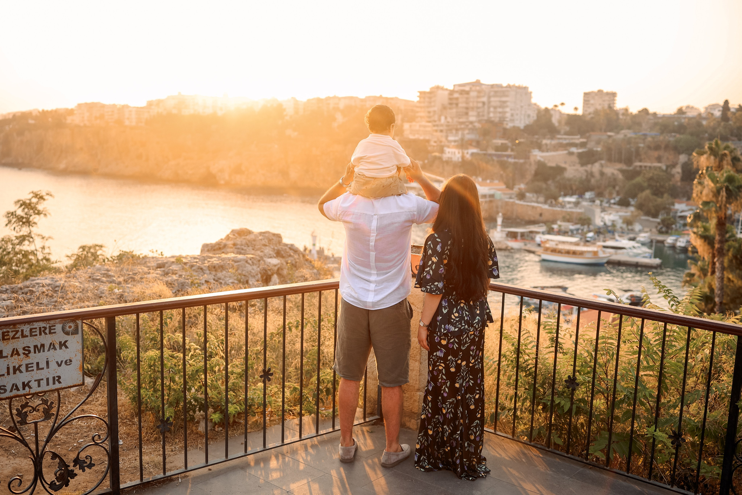 Photoshooting in old town of Antalya. Photographer in Turkey, Antalya, Kemer, Belek, Side, Kas, Fethiye