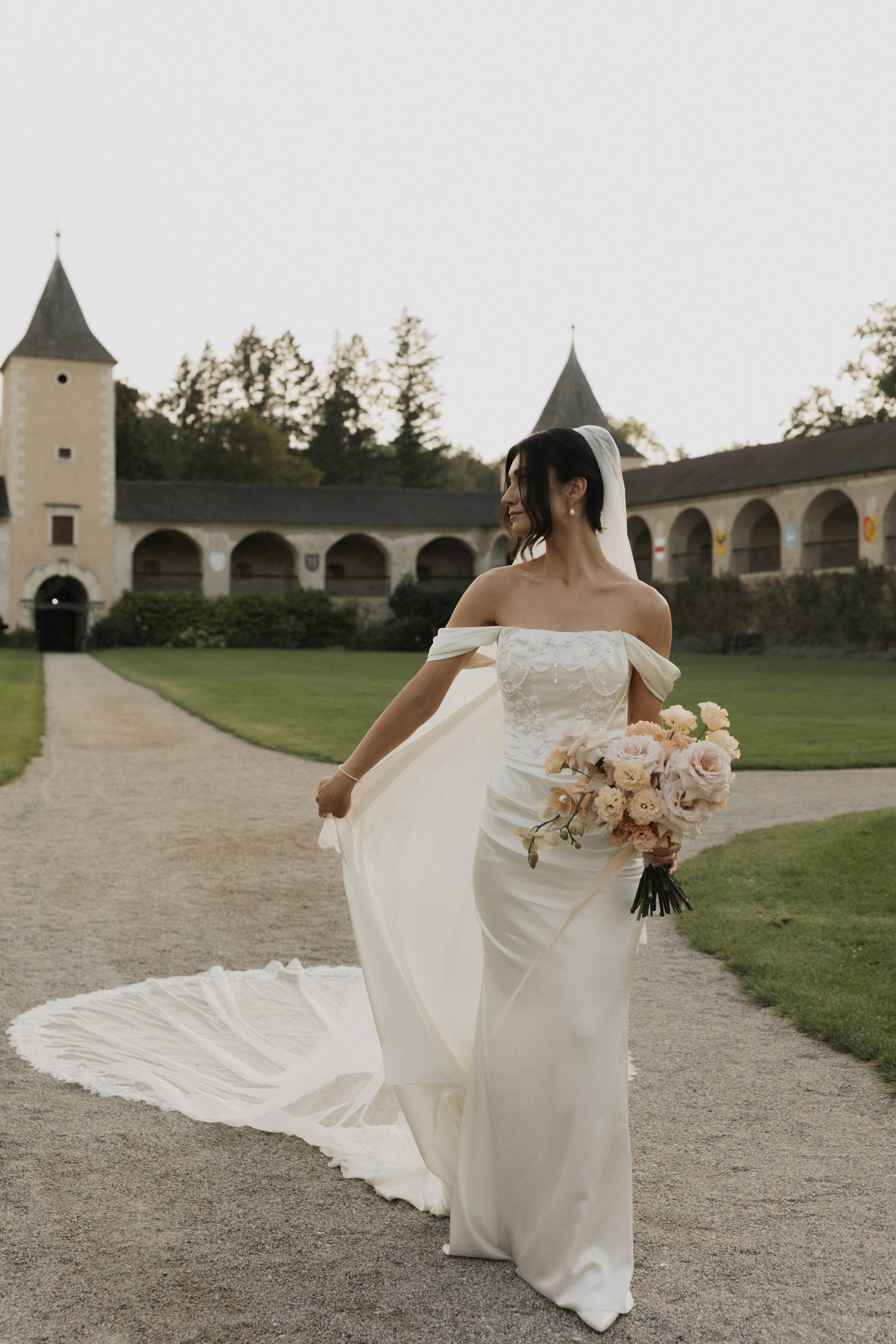Elegant Castle Wedding in Austria | Alwin & Ruth’s Fairytale Celebration. Wedding photographer and videographer based in Timisoara, Romania
