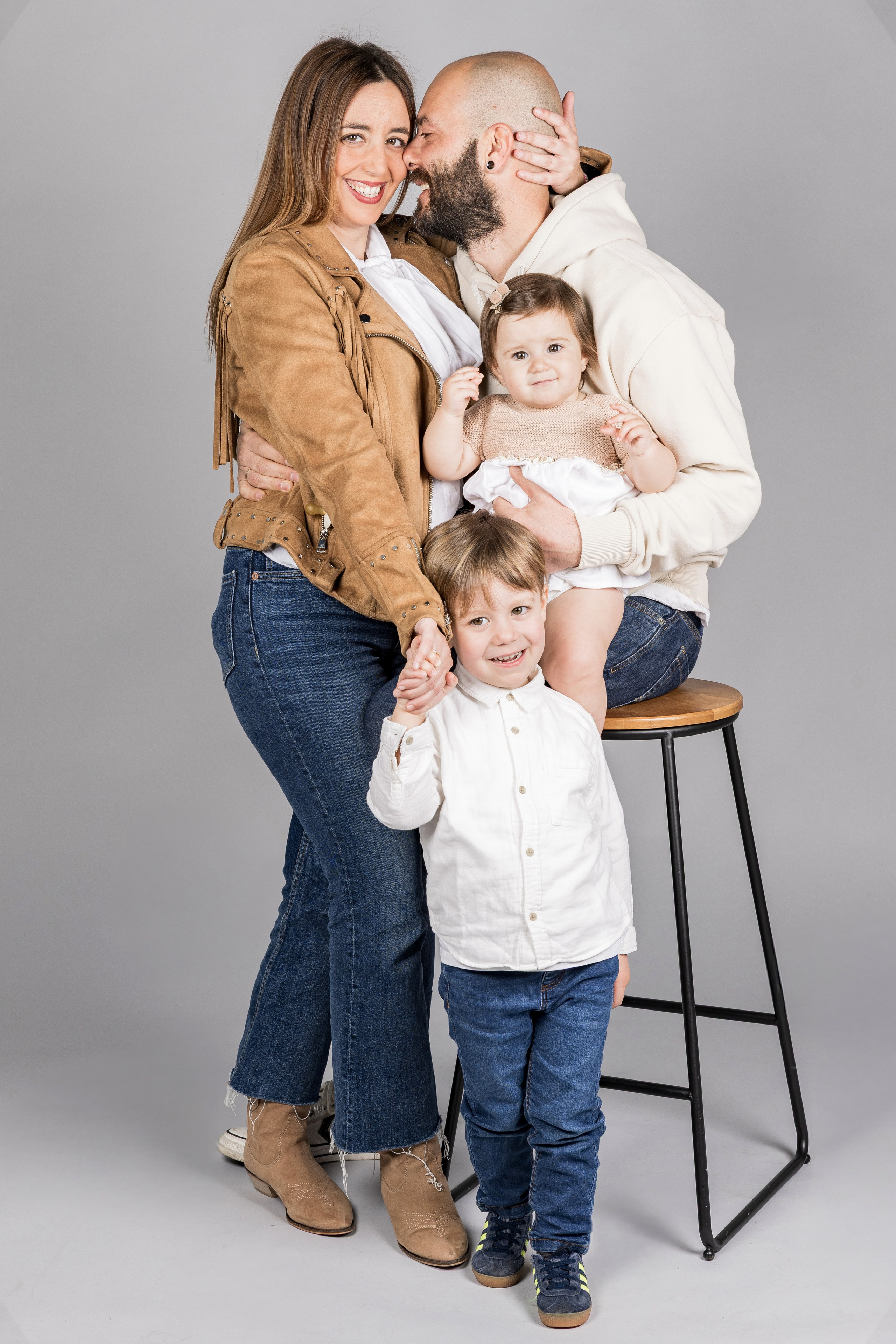 Sesión de fotos 1 año con familia y tarta | Rainbox. Rainbox Estudio de Fotografía