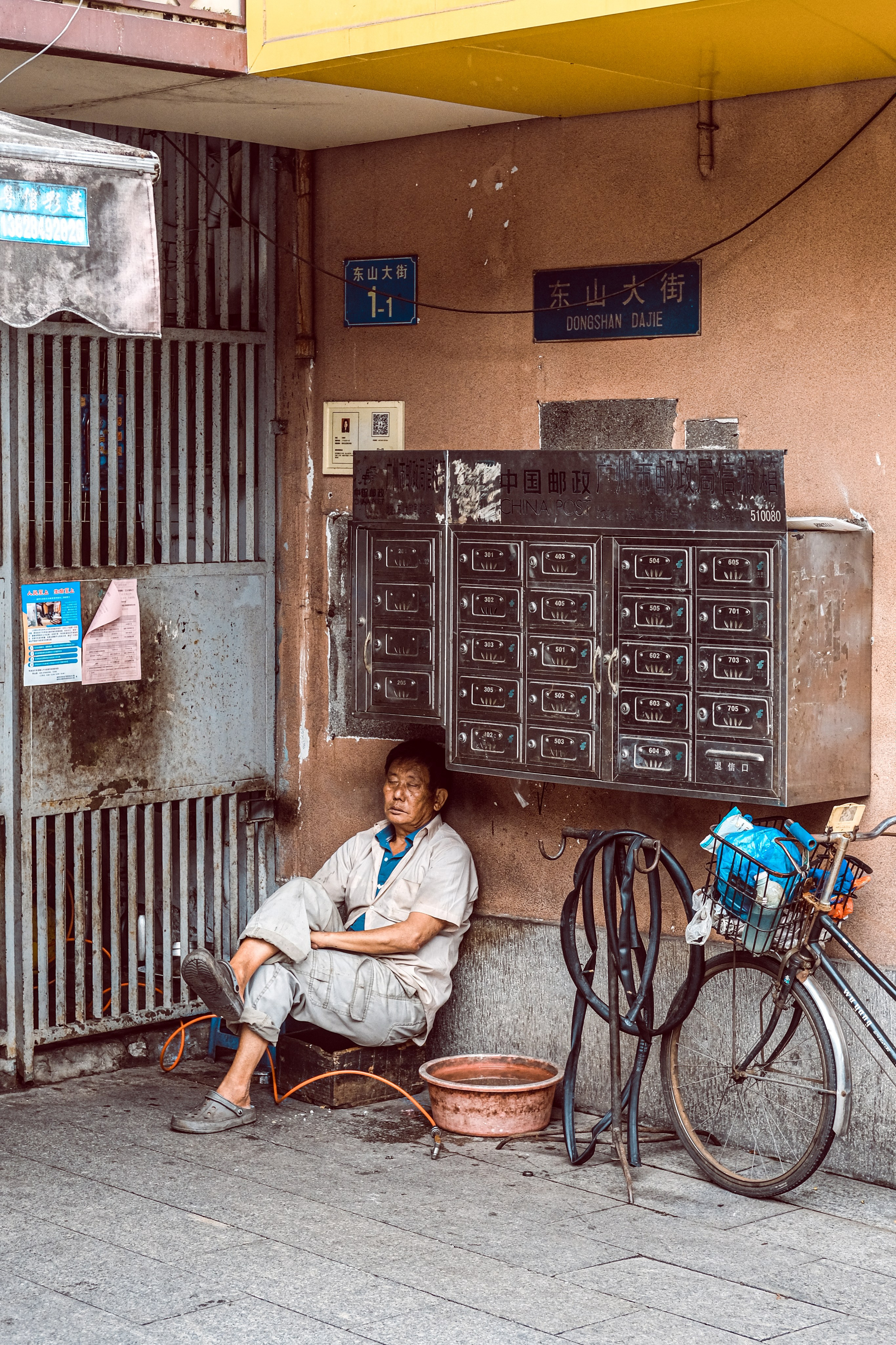 City Street Photography Guangzhou |  广州 🇨🇳 | China Street Photography 广州街拍