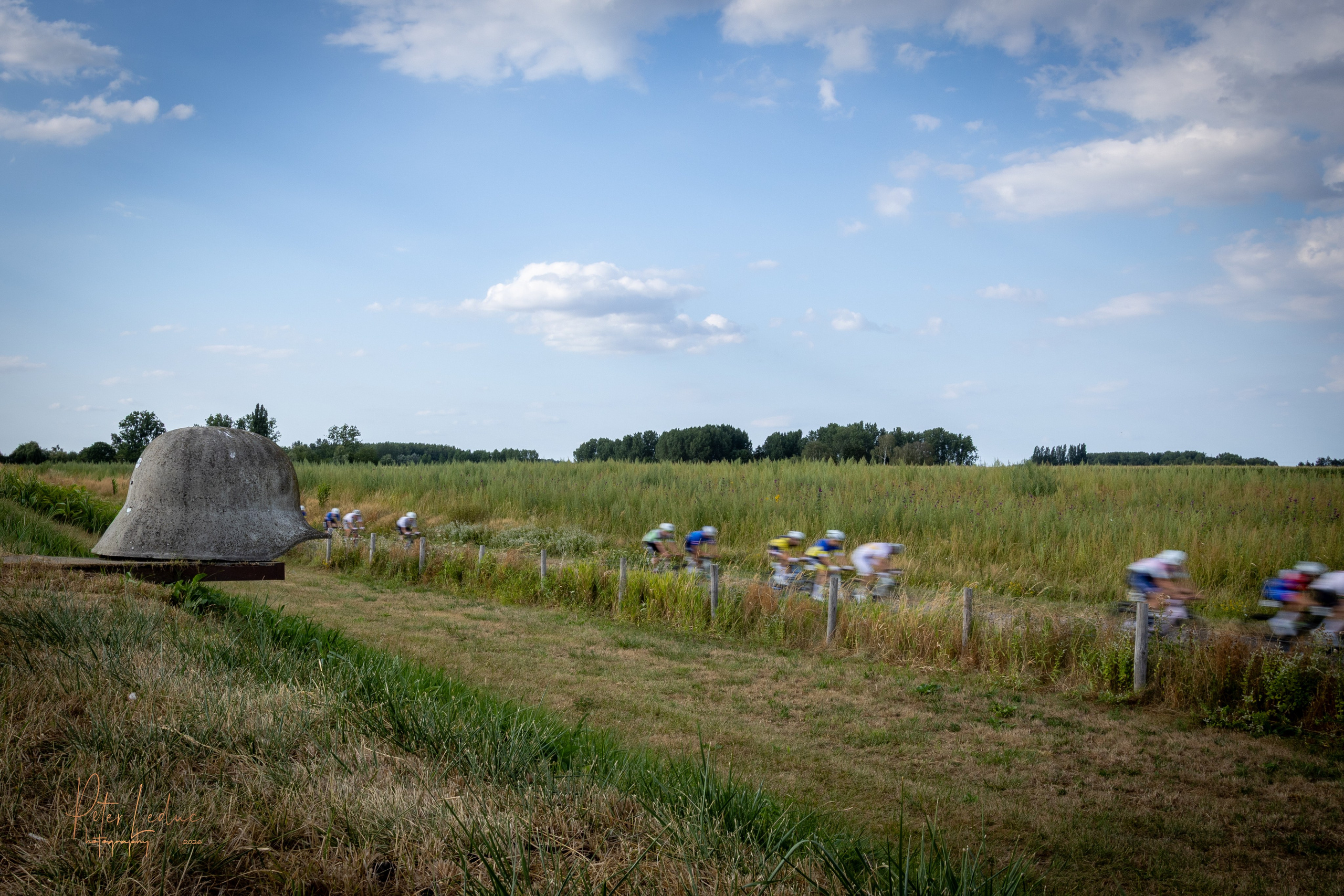 Koers - Slag der zilveren Helmen - Halen. Peter Leduc is een passionele hobbyfotograaf uit België, gespecialiseerd in creatieve fotografie, visuele verhalen en unieke fotoprojecten