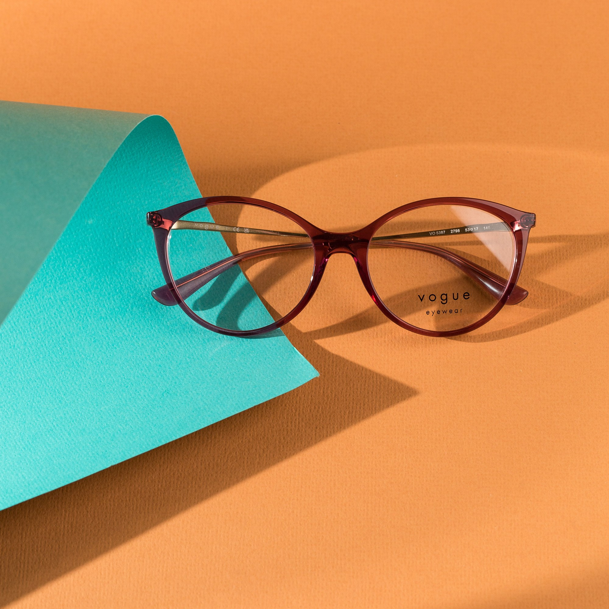 Eynək Fotoqrafiyası — Satışınızı Artıran Peşəkar Vizual Həllər. Məhsul Fotoqrafı Bakıda