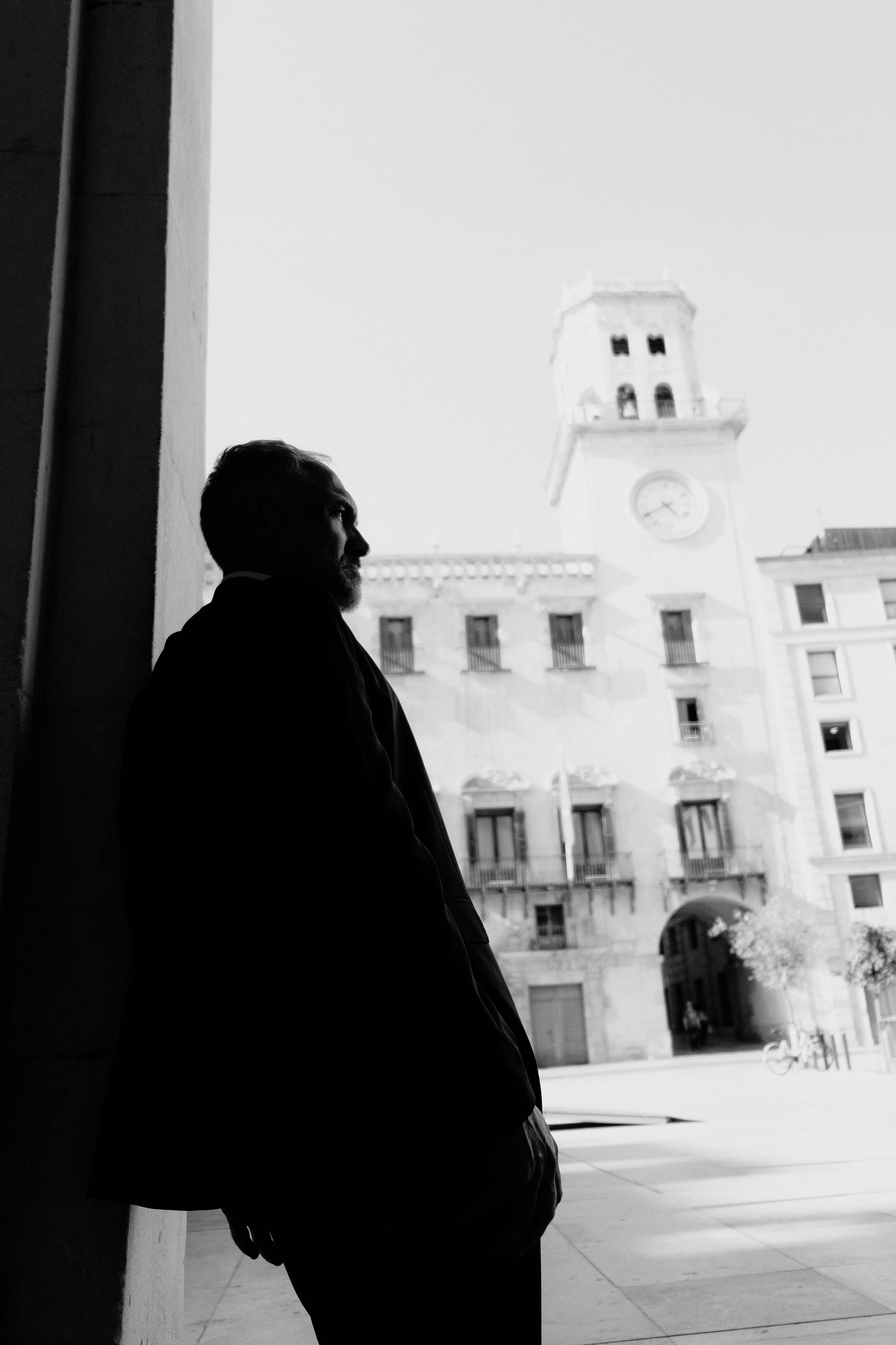 Портретная фотосессия музыканта Robert Skarsbakk в старом городе Аликанте для обложки альбома — Фотограф Андрей Луковников