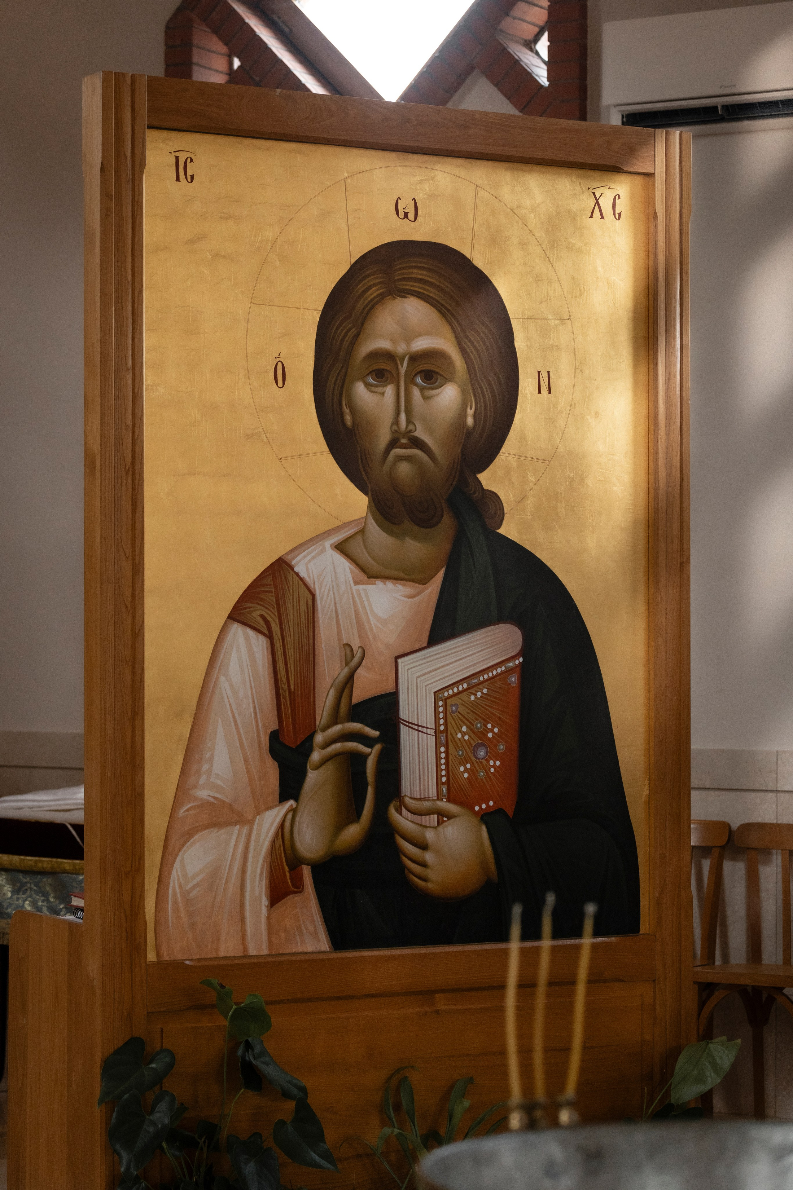 Noah’s christening in Tournefeille and Paroisse Orthodoxe Roumaine of Toulouse “La Protection de la Mère de Dieu”. Eugénie Smirnova — photographe à Toulouse et dans le sud-ouest de la France