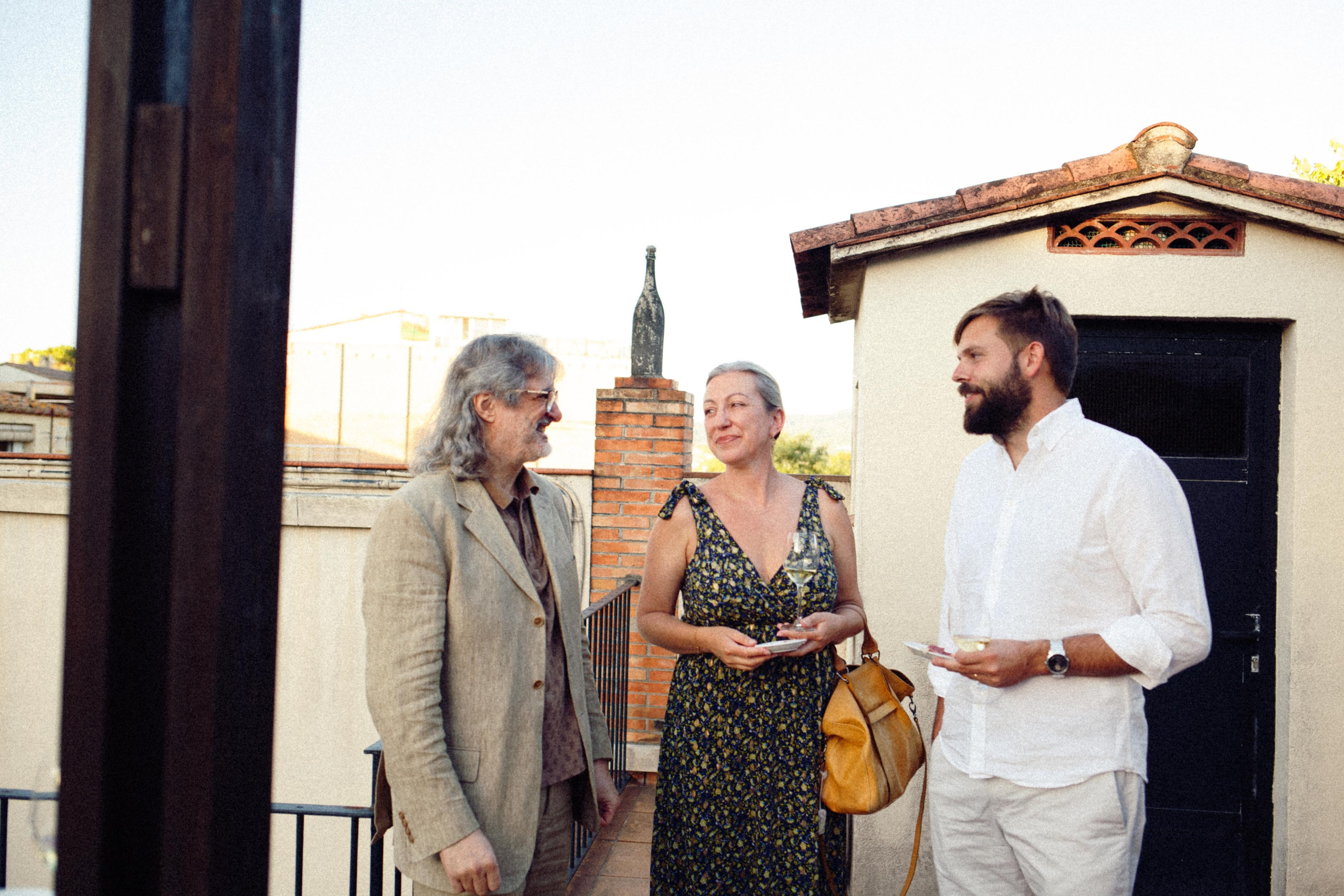 Guests sharing wine and conversation with Roc Gramona at Gramona’s outdoor dinner event