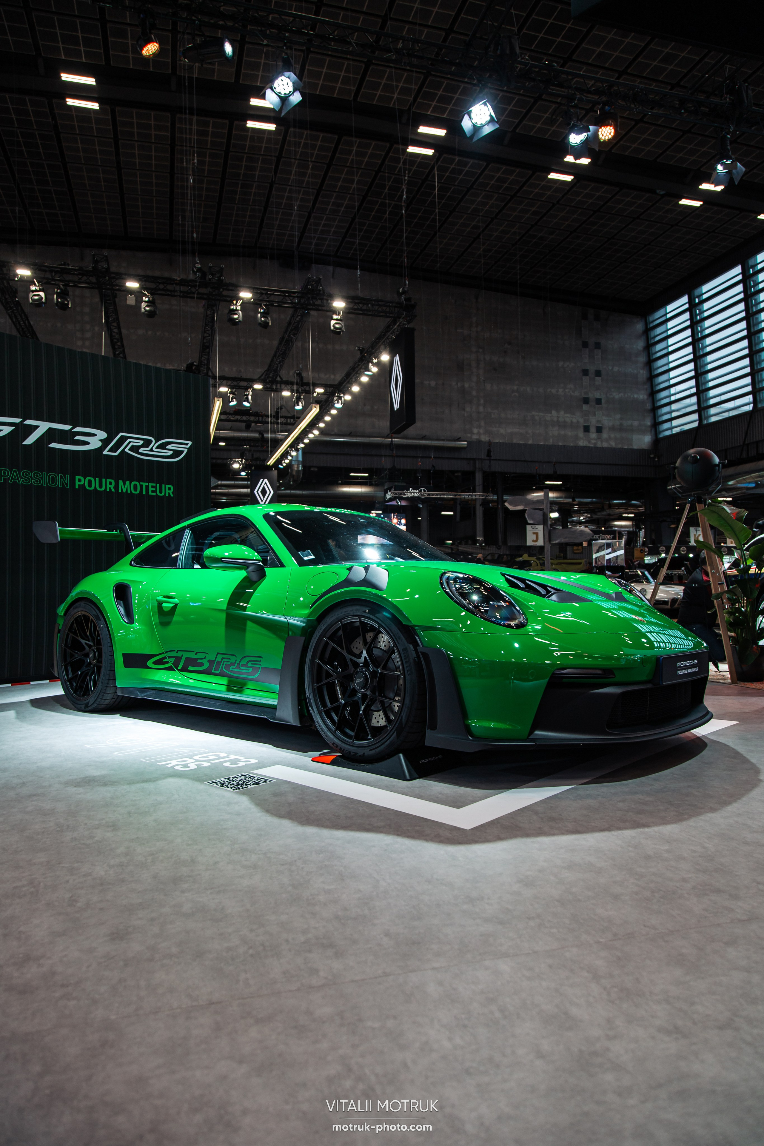Retromobile 2023. Photographe de voitures à Paris — Vitalii Motruk