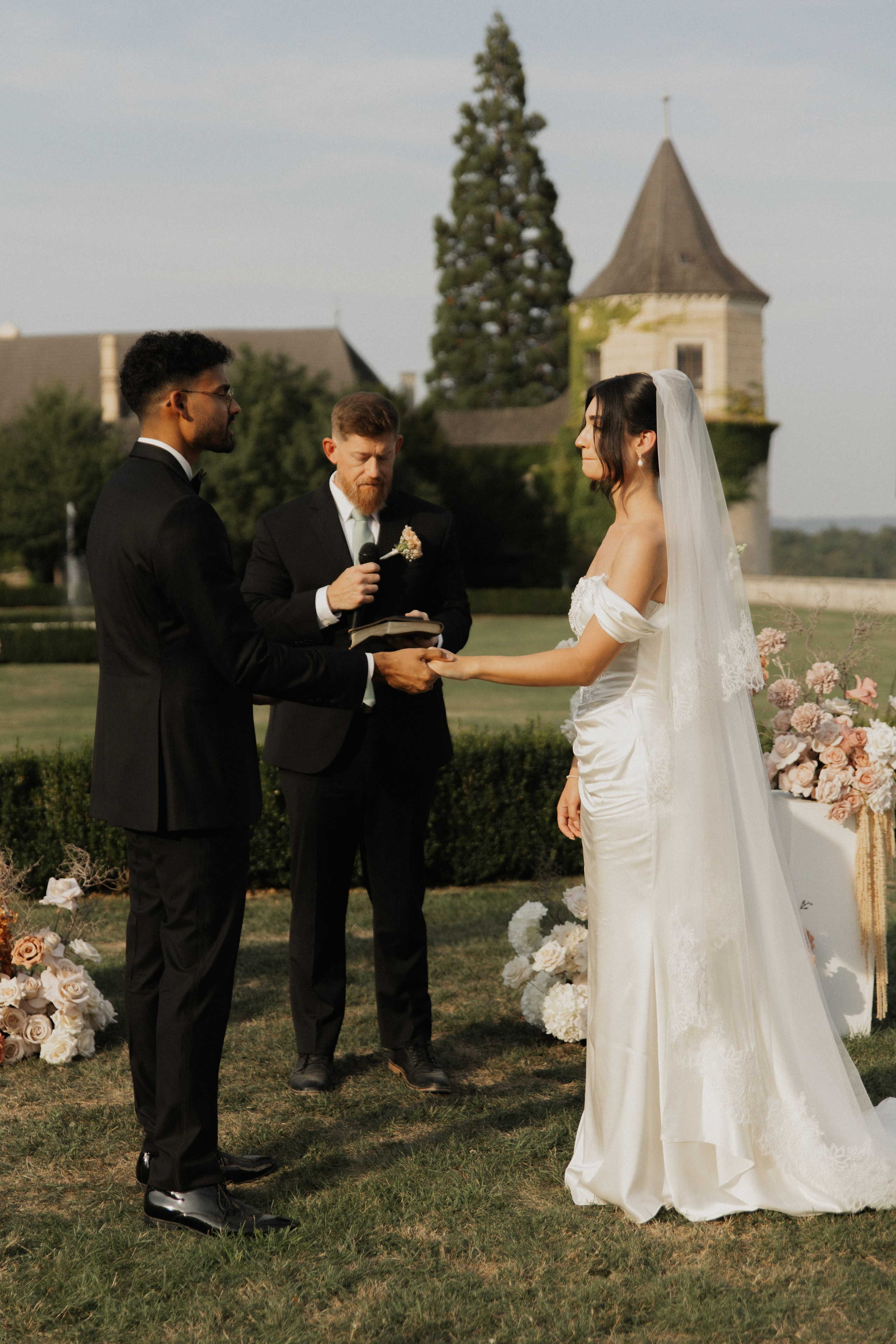 Elegant Castle Wedding in Austria | Alwin & Ruth’s Fairytale Celebration. Wedding photographer and videographer based in Timisoara, Romania