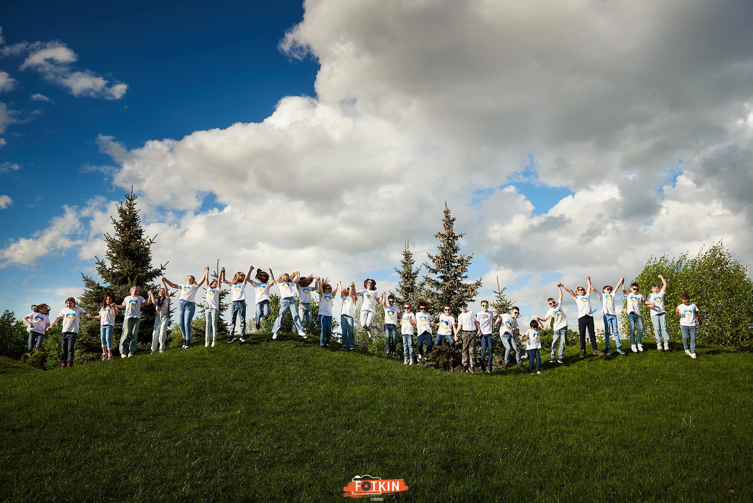 Випускні альбоми для 1- 4 класу у Дніпрі та області. Випускні альбоми фотокниги Київ та Дніпро