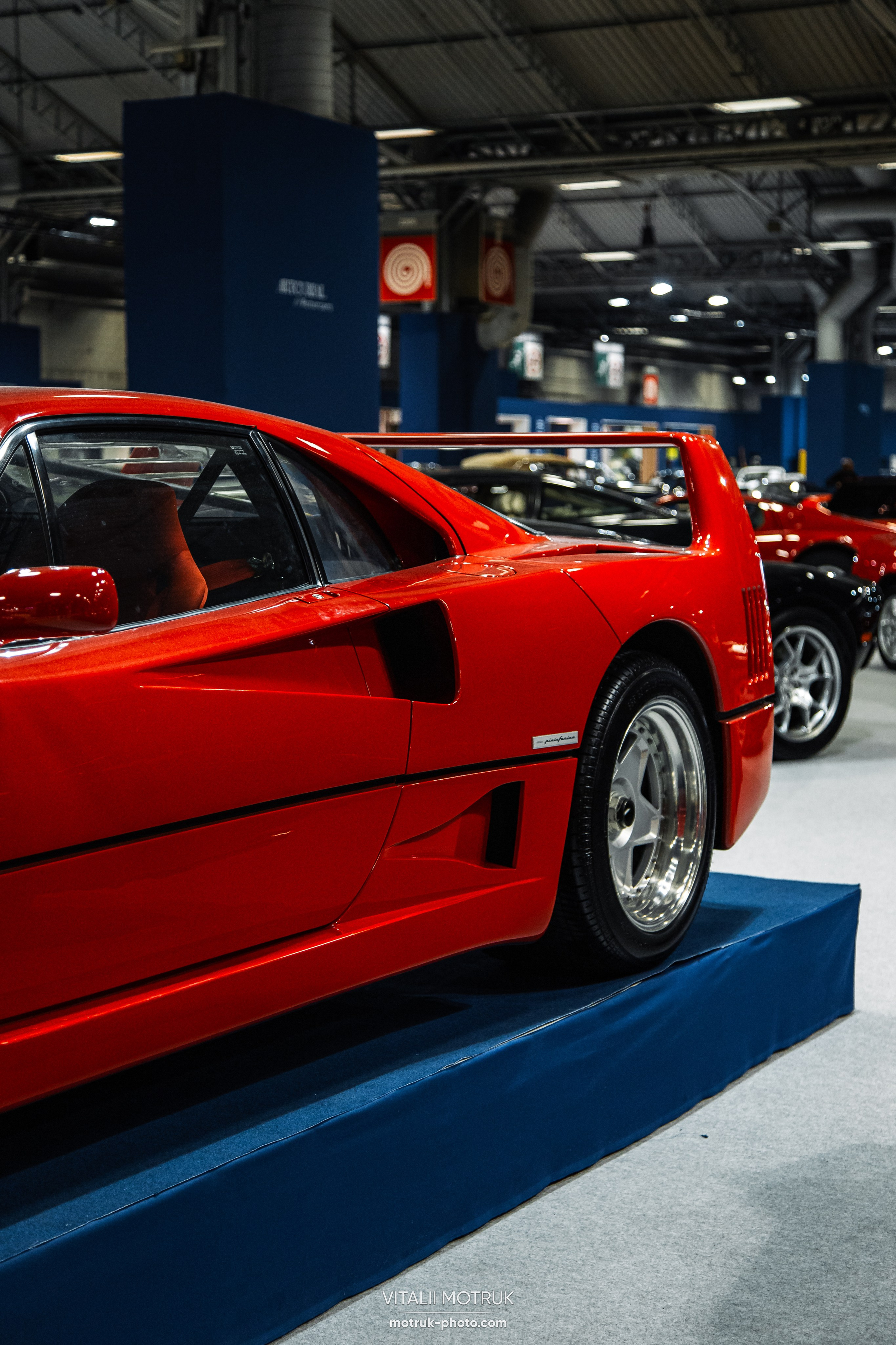 Retromobile 2023. Photographe de voitures à Paris — Vitalii Motruk