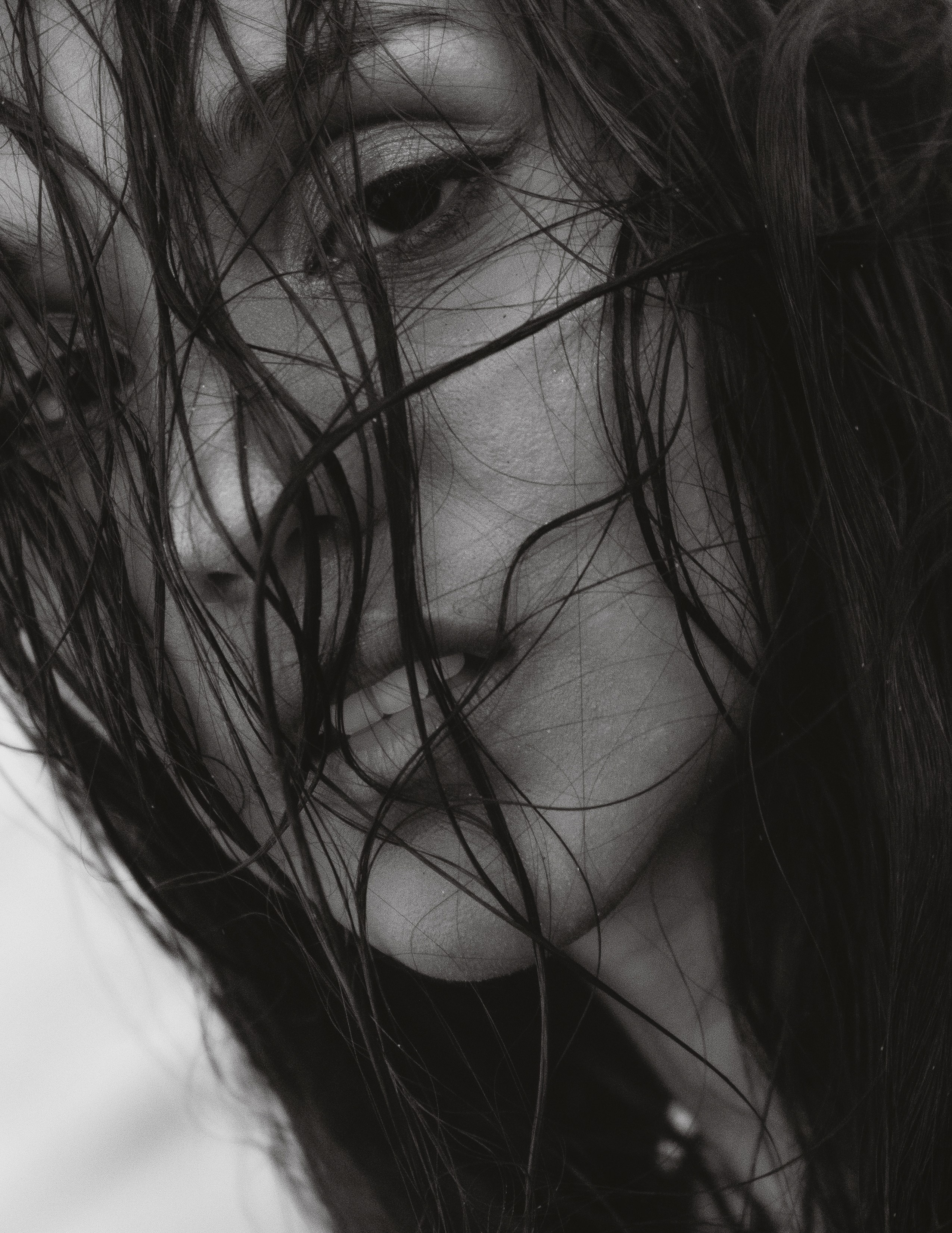 Romantic Portrait by the Sea: Sunset Shoot in Guardamar — Photographer Andrey Lukovnikov