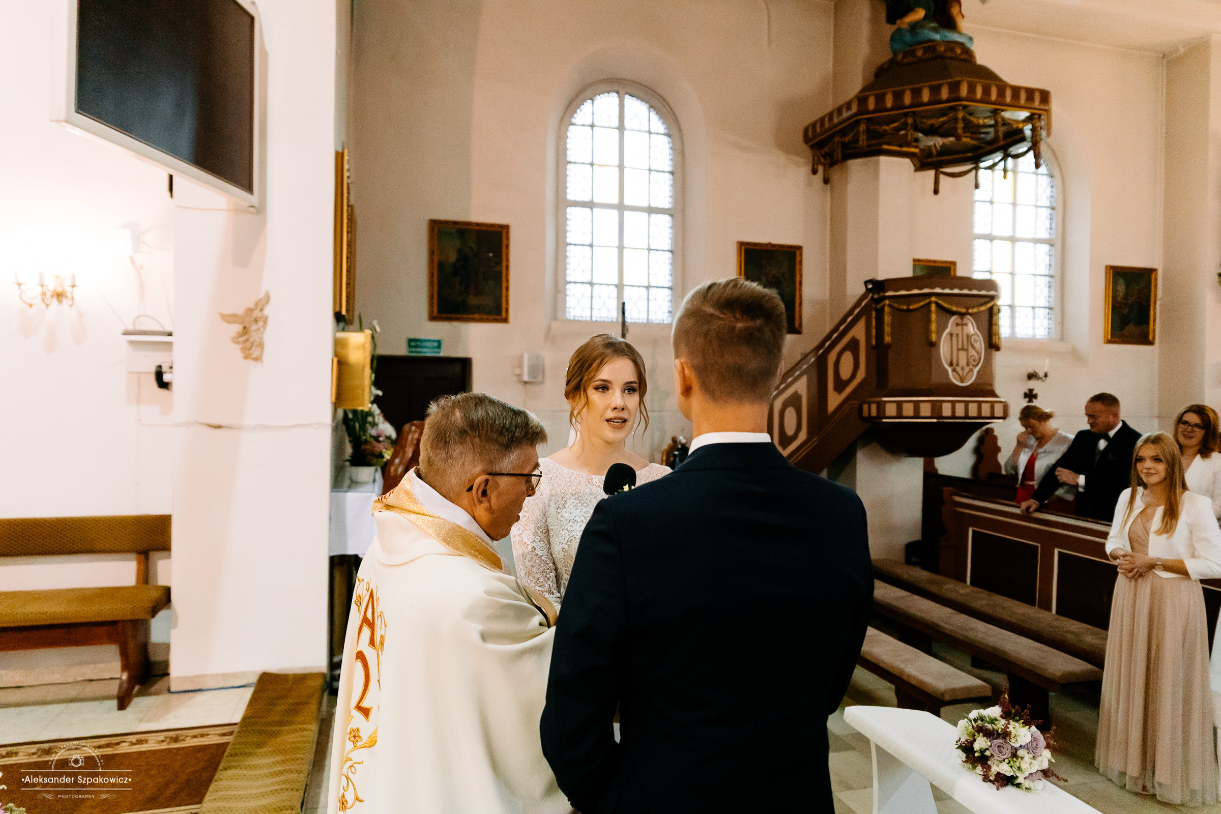 Ceremonia ślubna • Zdjęcia w kościele/USC. Fotograf Ślubny Warszawa - Sesje Biznesowe Rodzinne Eventy