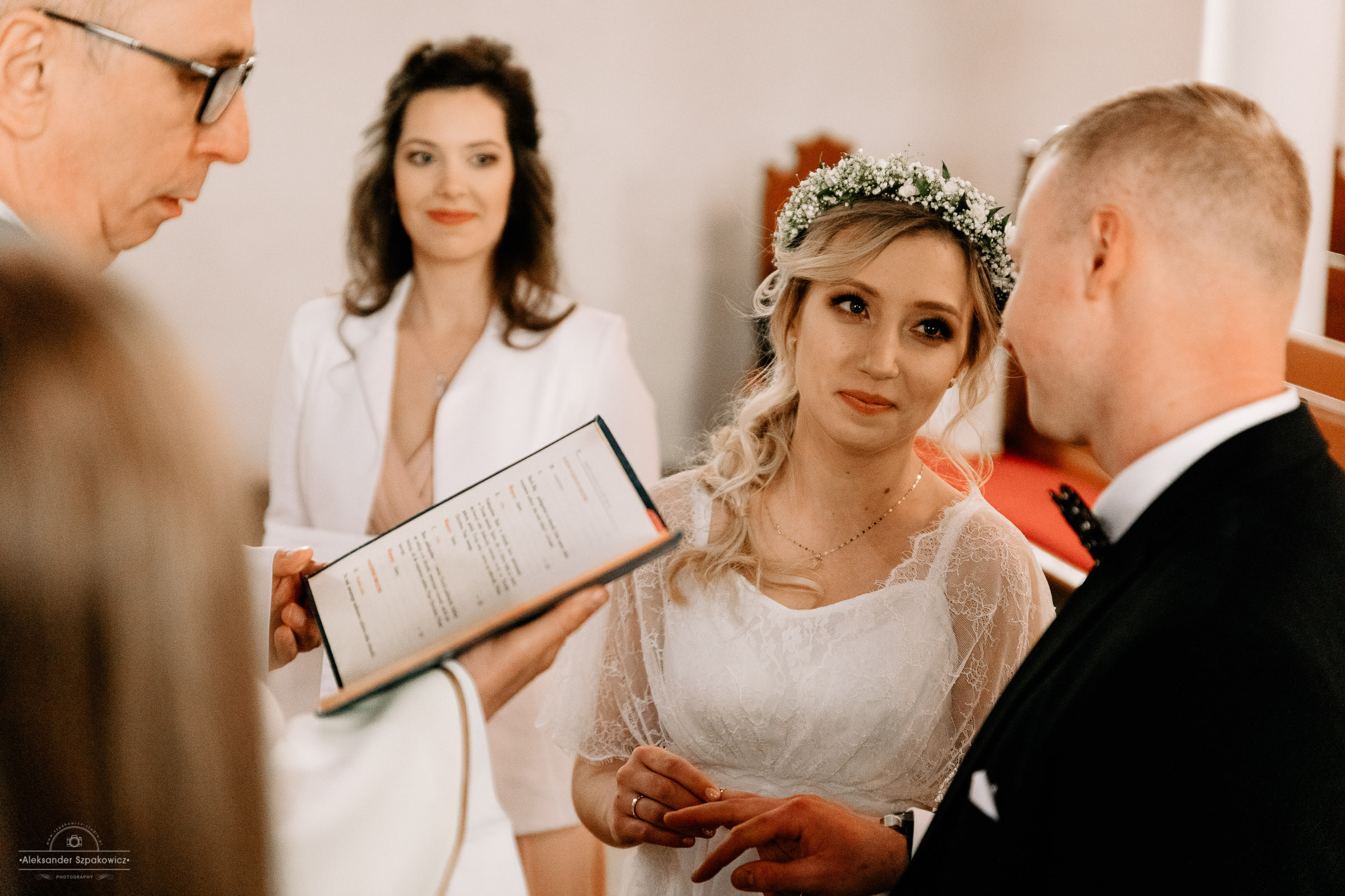 Ceremonia ślubna • Zdjęcia w kościele/USC. Fotograf Ślubny Warszawa - Sesje Biznesowe Rodzinne Eventy