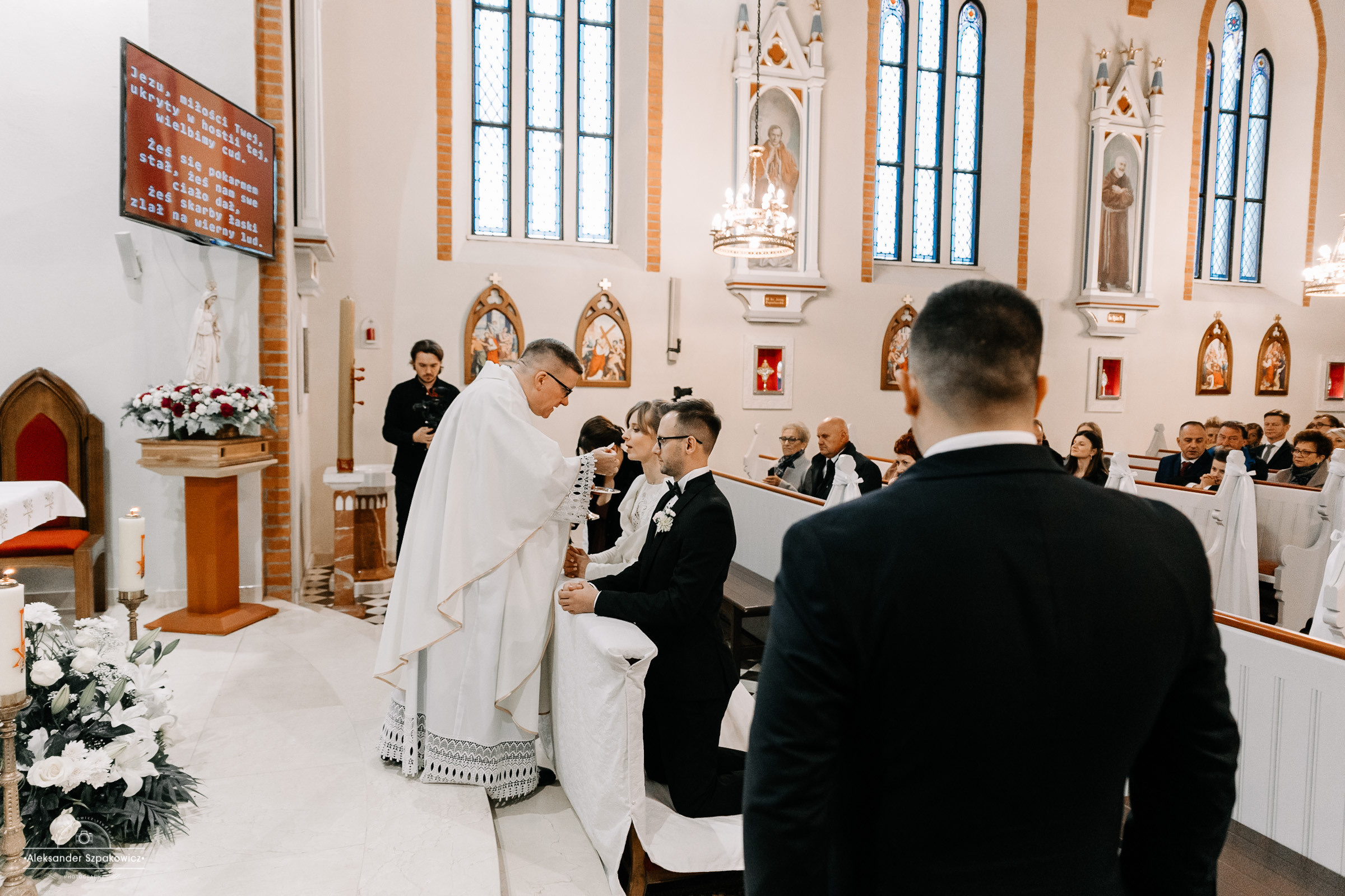 Ceremonia ślubna • Zdjęcia w kościele/USC. Fotograf Ślubny Warszawa - Sesje Biznesowe Rodzinne Eventy