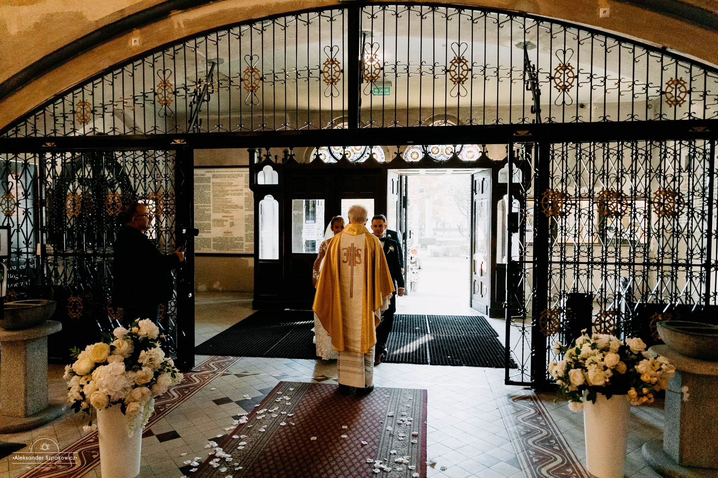 Ceremonia ślubna • Zdjęcia w kościele/USC. Fotograf Ślubny Warszawa - Sesje Biznesowe Rodzinne Eventy