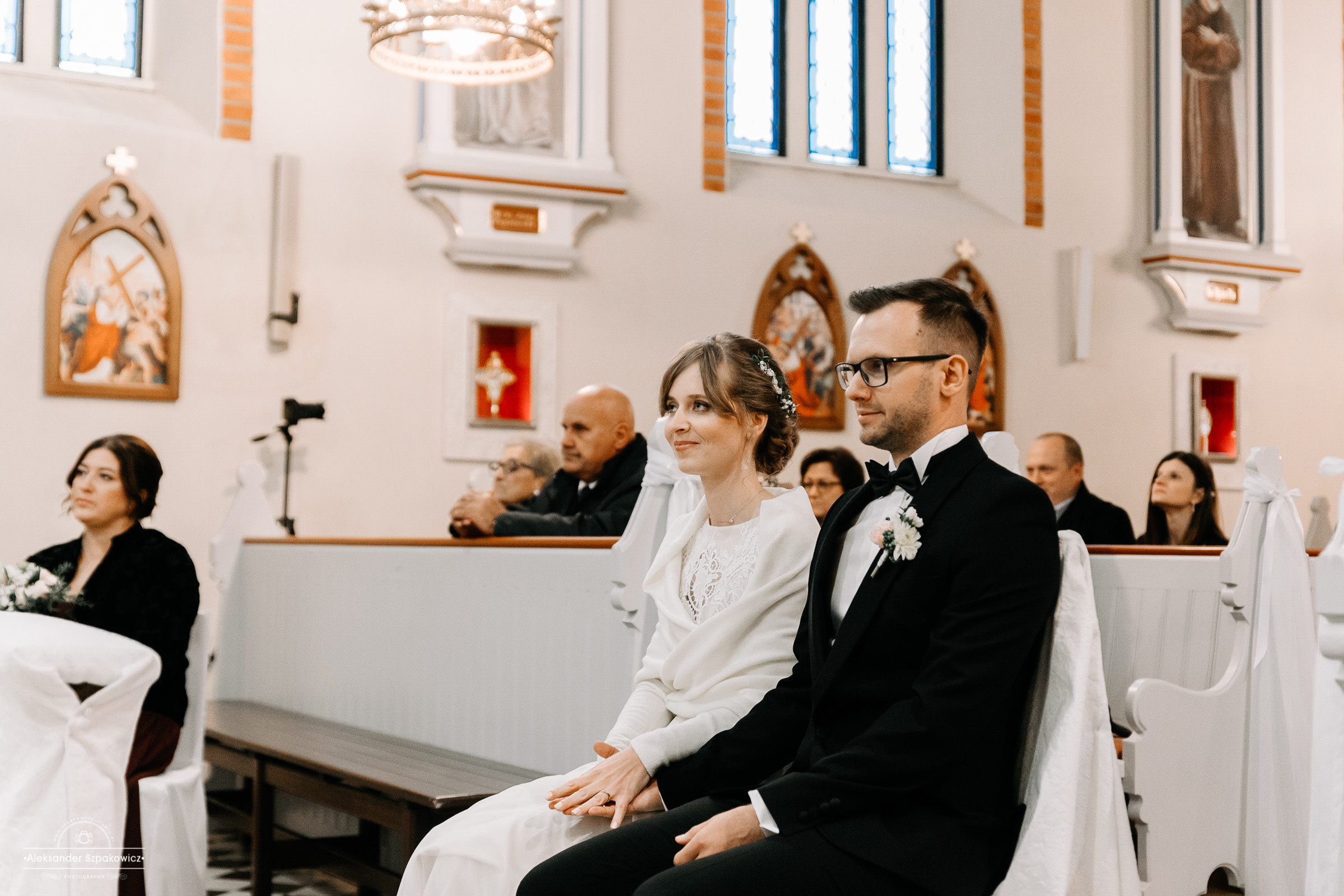 Ceremonia ślubna • Zdjęcia w kościele/USC. Fotograf Ślubny Warszawa - Sesje Biznesowe Rodzinne Eventy