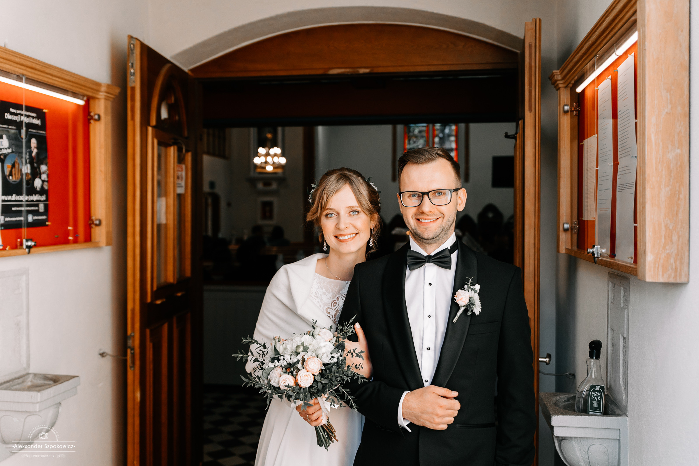 Ceremonia ślubna • Zdjęcia w kościele/USC. Fotograf Ślubny Warszawa - Sesje Biznesowe Rodzinne Eventy