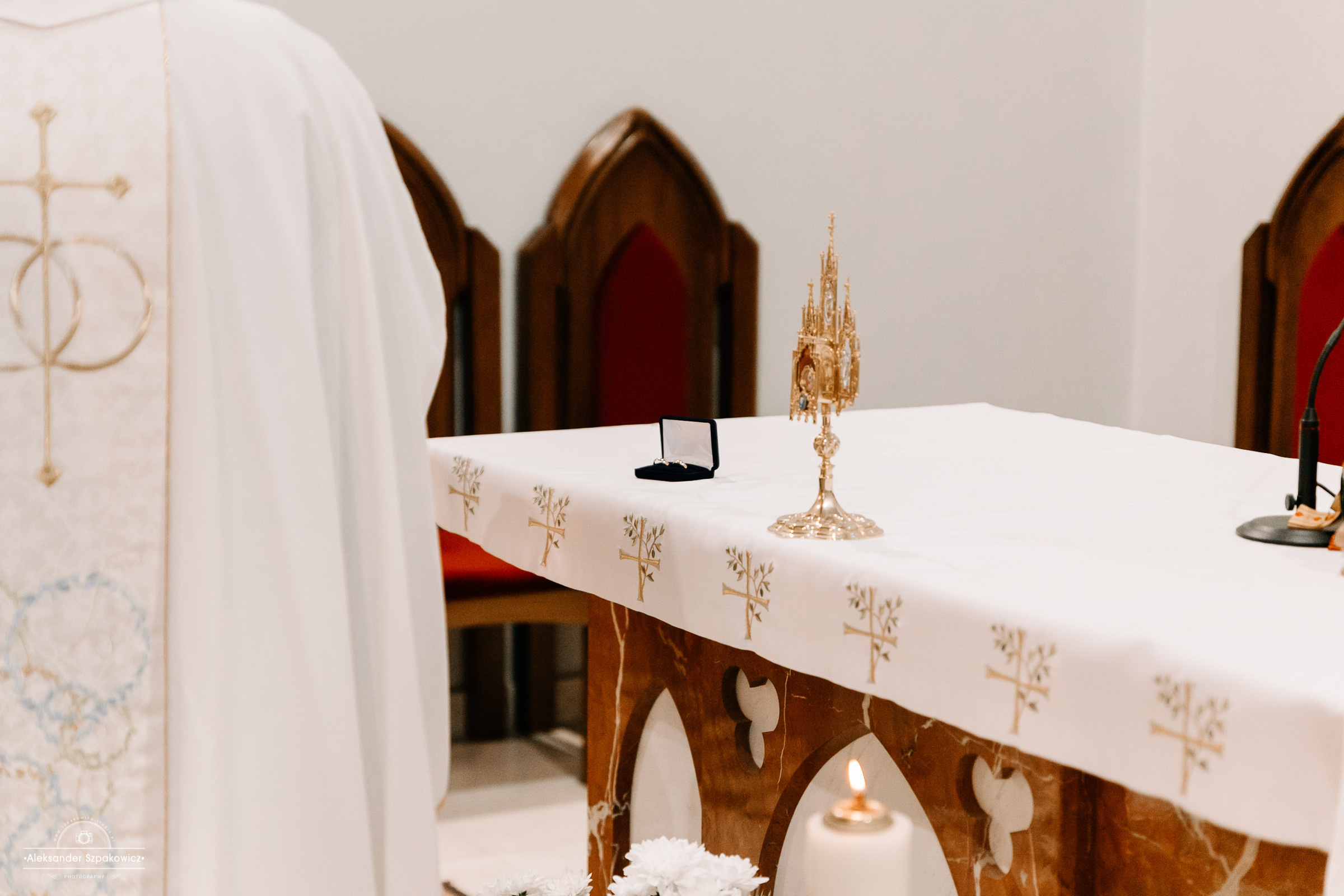 Ceremonia ślubna • Zdjęcia w kościele/USC. Fotograf Ślubny Warszawa - Sesje Biznesowe Rodzinne Eventy