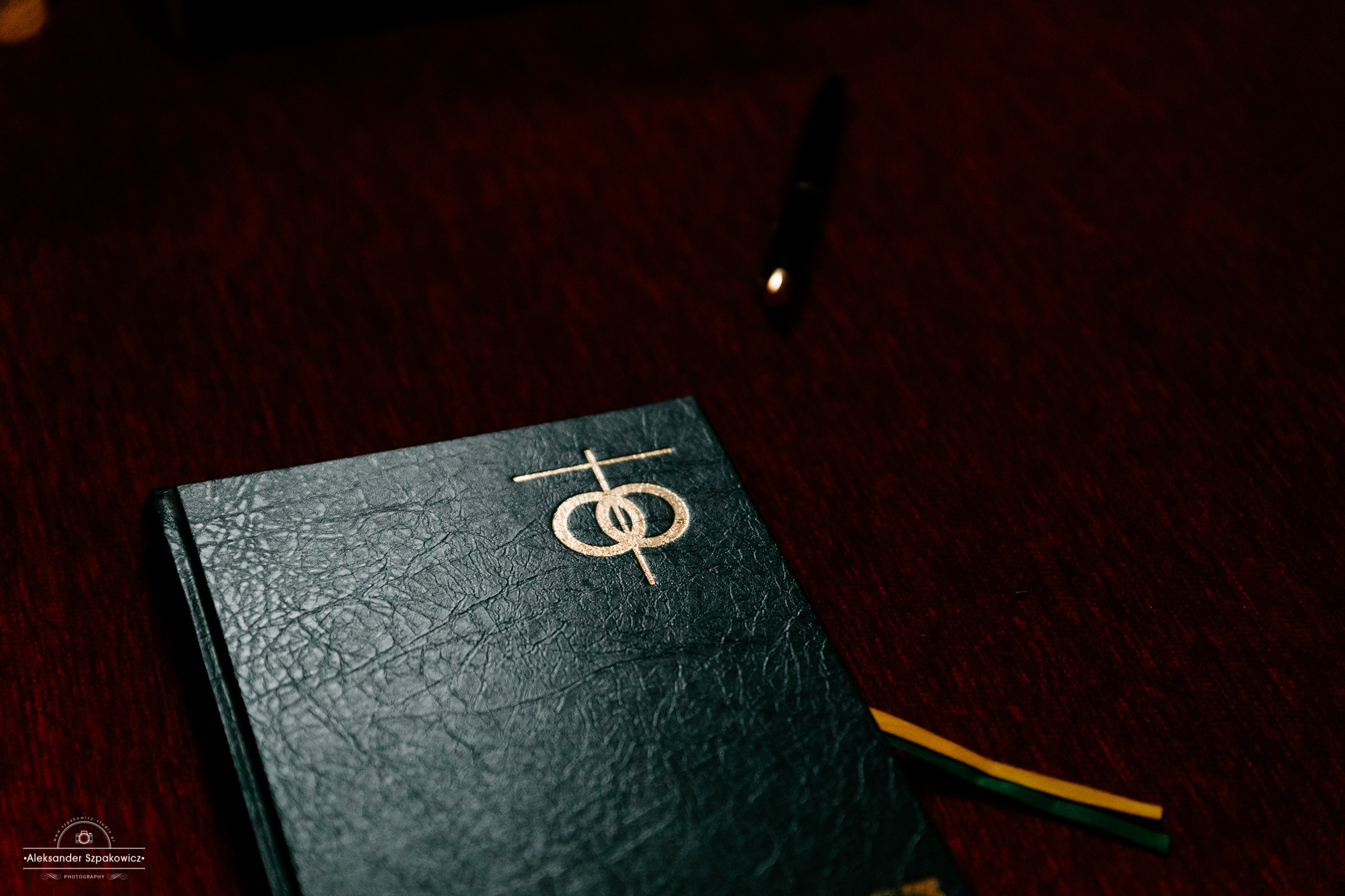 Ceremonia ślubna • Zdjęcia w kościele/USC. Fotograf Ślubny Warszawa - Sesje Biznesowe Rodzinne Eventy