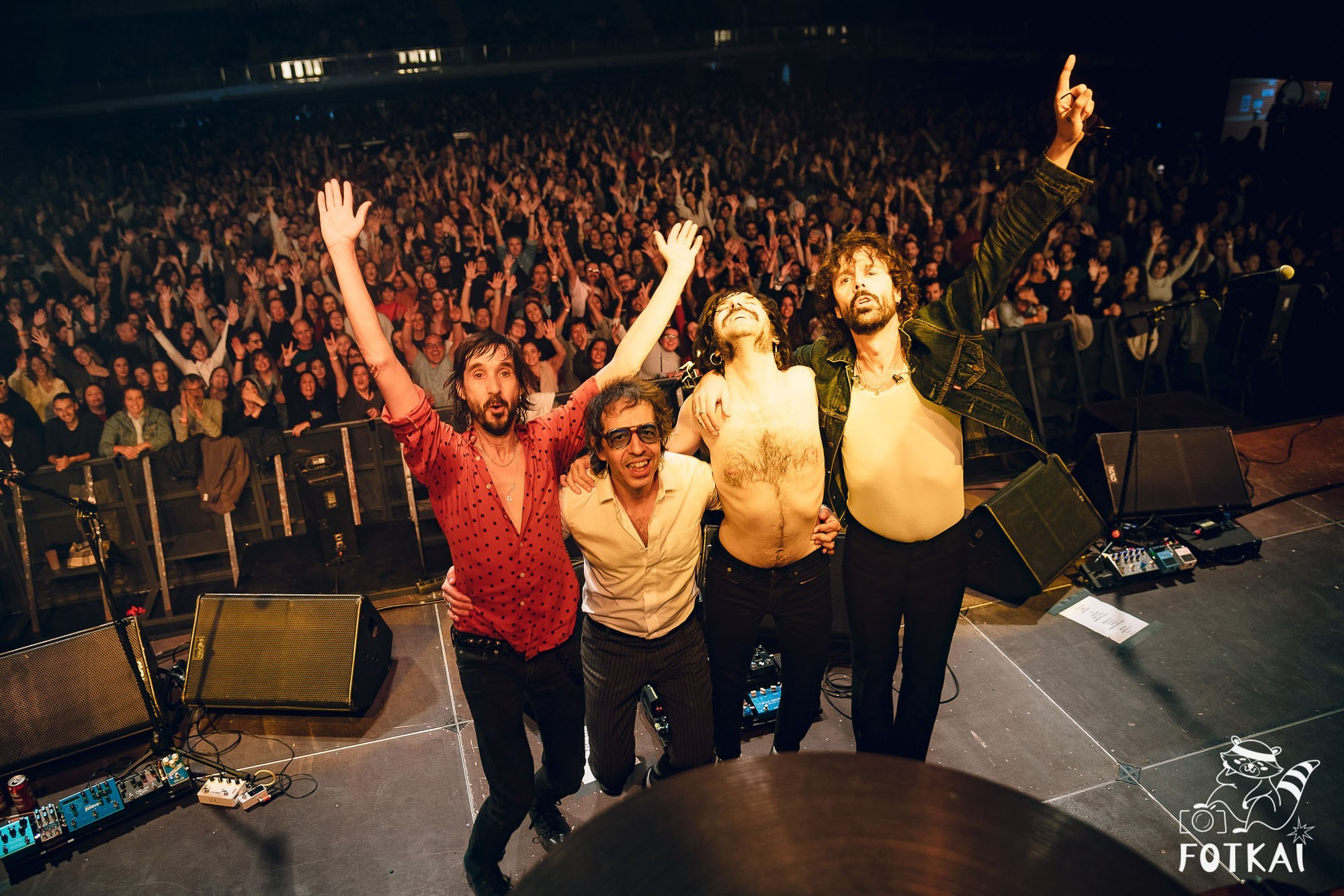 Sidonie y La La Love You en Torrevieja: una noche de contrastes que encendió el Palacio de los Deportes | FOTKAI