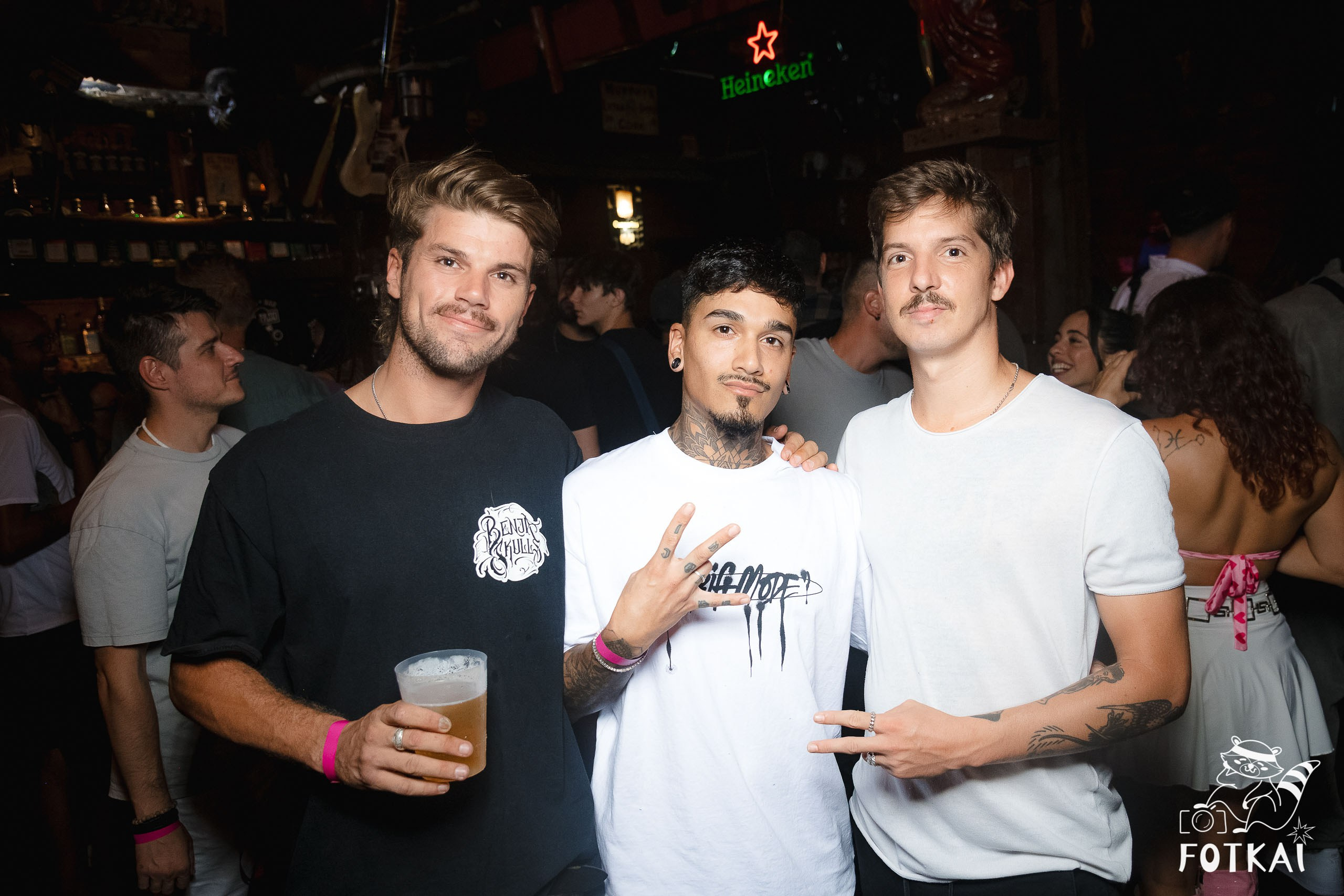 Fiesta Víspera de Festivo en El Paso Rock Bar – Hip Hop Old School | Reportaje fotográfico 08.10.2025 | FOTKAI