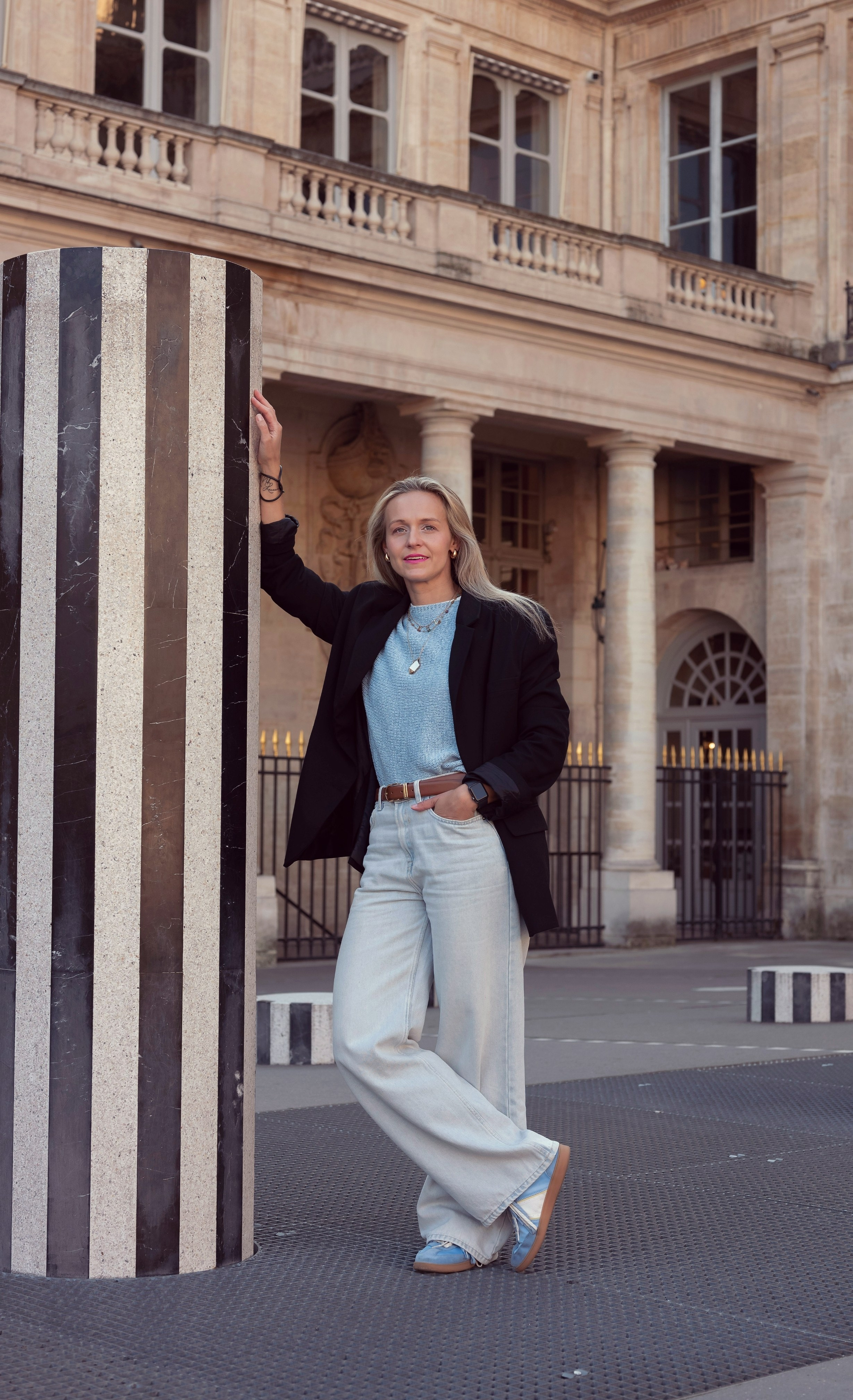 Street photoshoot in Paris. Alina Tagzieva- a photograper in Paris