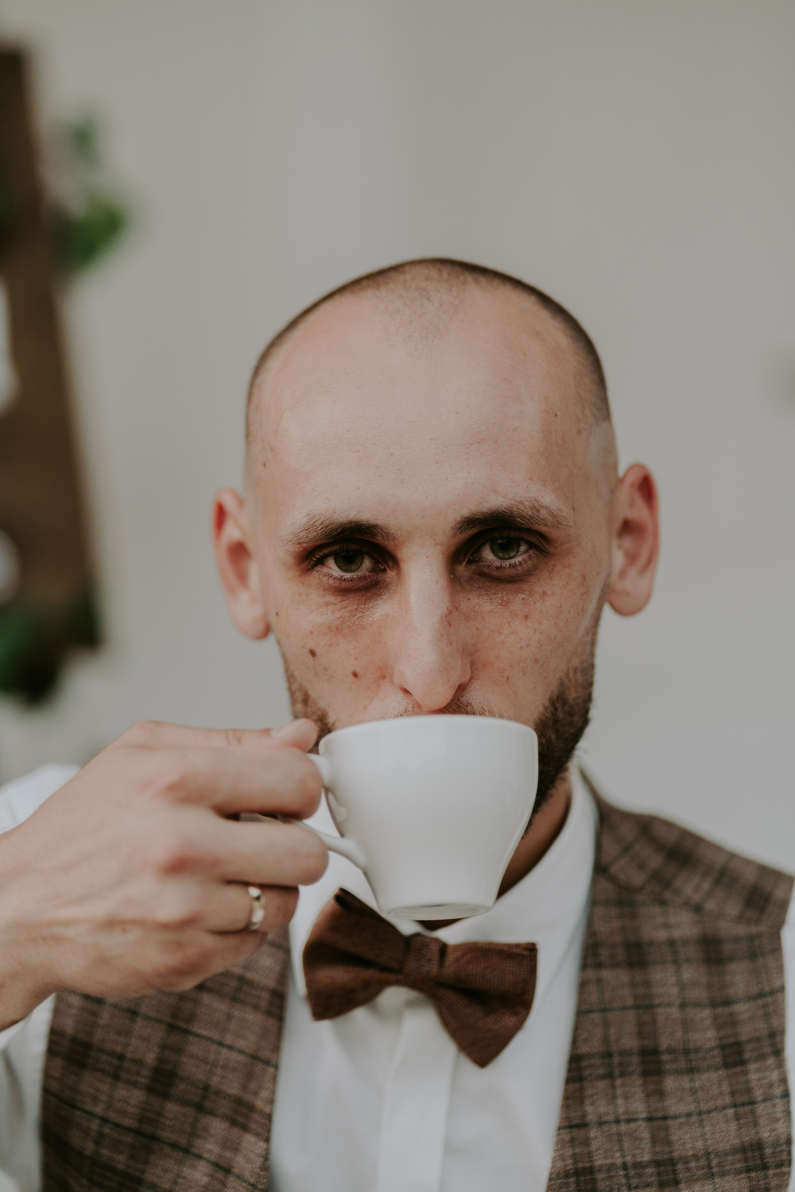 Dwór Wierzbno: plenerowy ślub pod wierzbą. Karkowskafoto - fotografia miłości