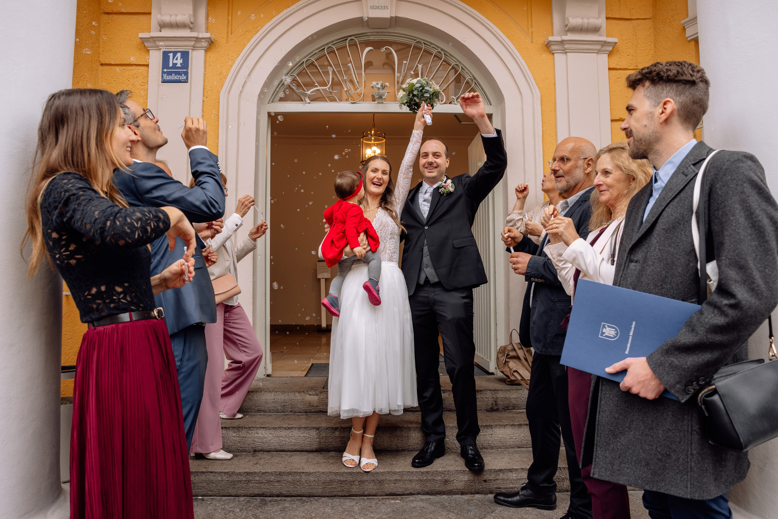 Zeitlose Hochzeit im Standesamt Mandlstraße | München Schwabing. Hochzeitsfotograf München Taufe Familienfotograf Tanja Mauke