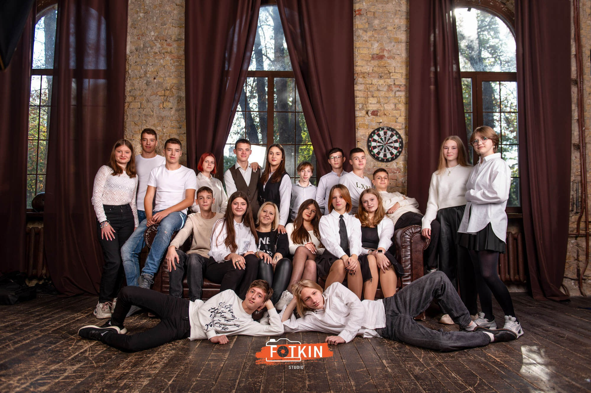 Випускні альбоми для 9- 11 класів Дніпро. Випускні альбоми фотокниги Київ та Дніпро