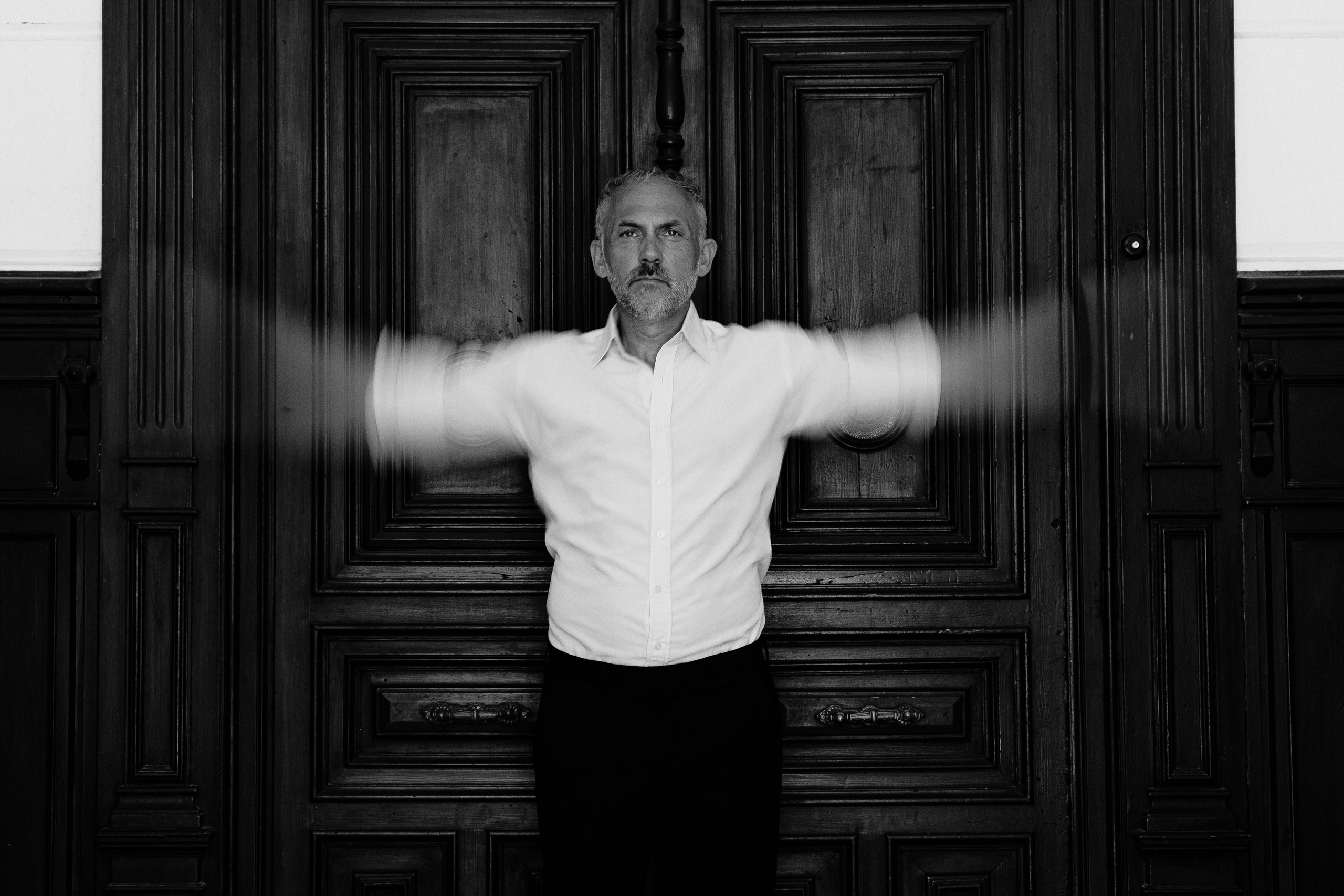 Портретная фотосессия музыканта Robert Skarsbakk в старом городе Аликанте для обложки альбома — Фотограф Андрей Луковников