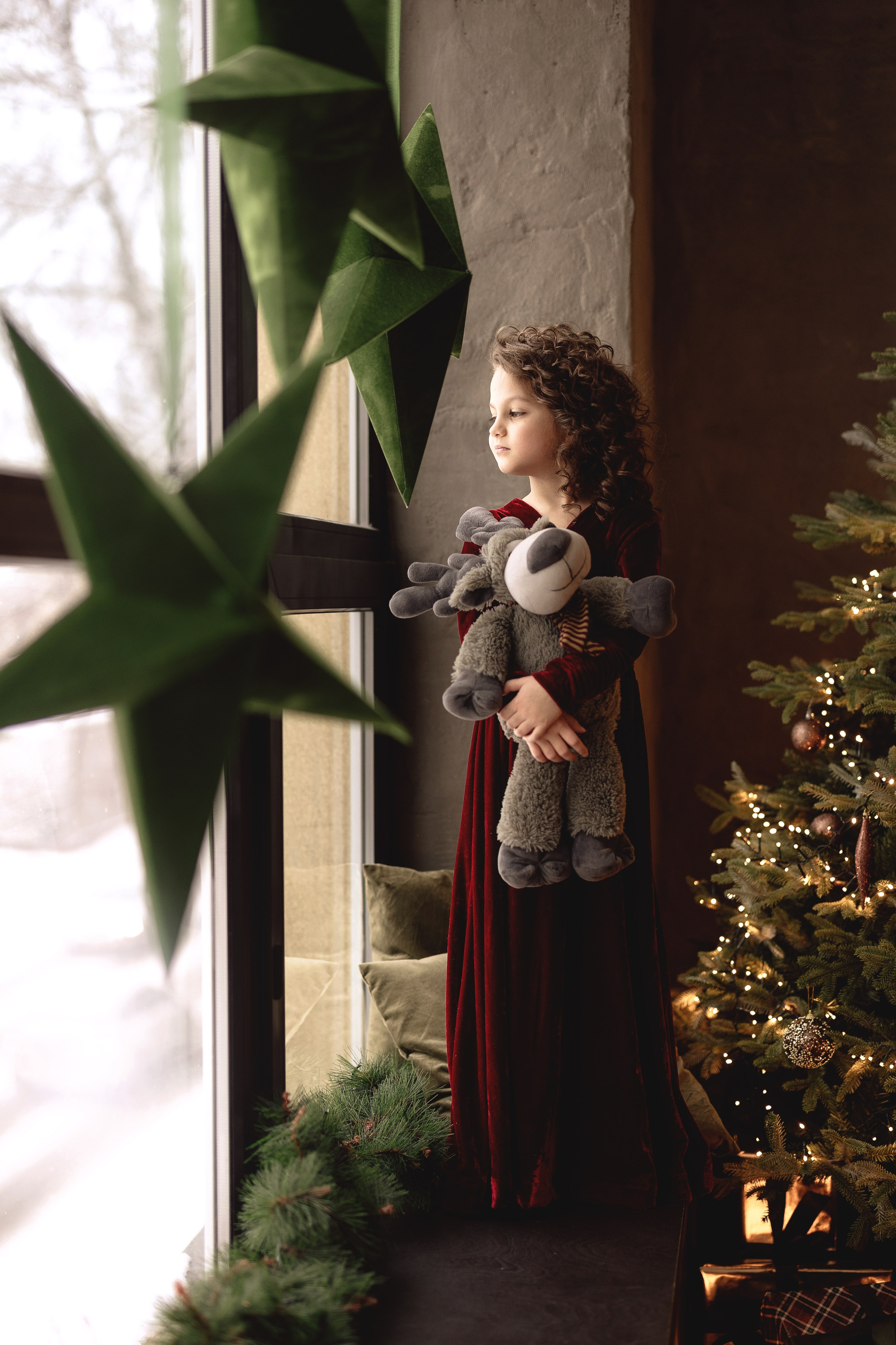 Fotostudijas Ziemassvētku Dekors – Maģiska svētku fotosesijas atmosfēra Rīgā. Fotostudija VEF Rīga