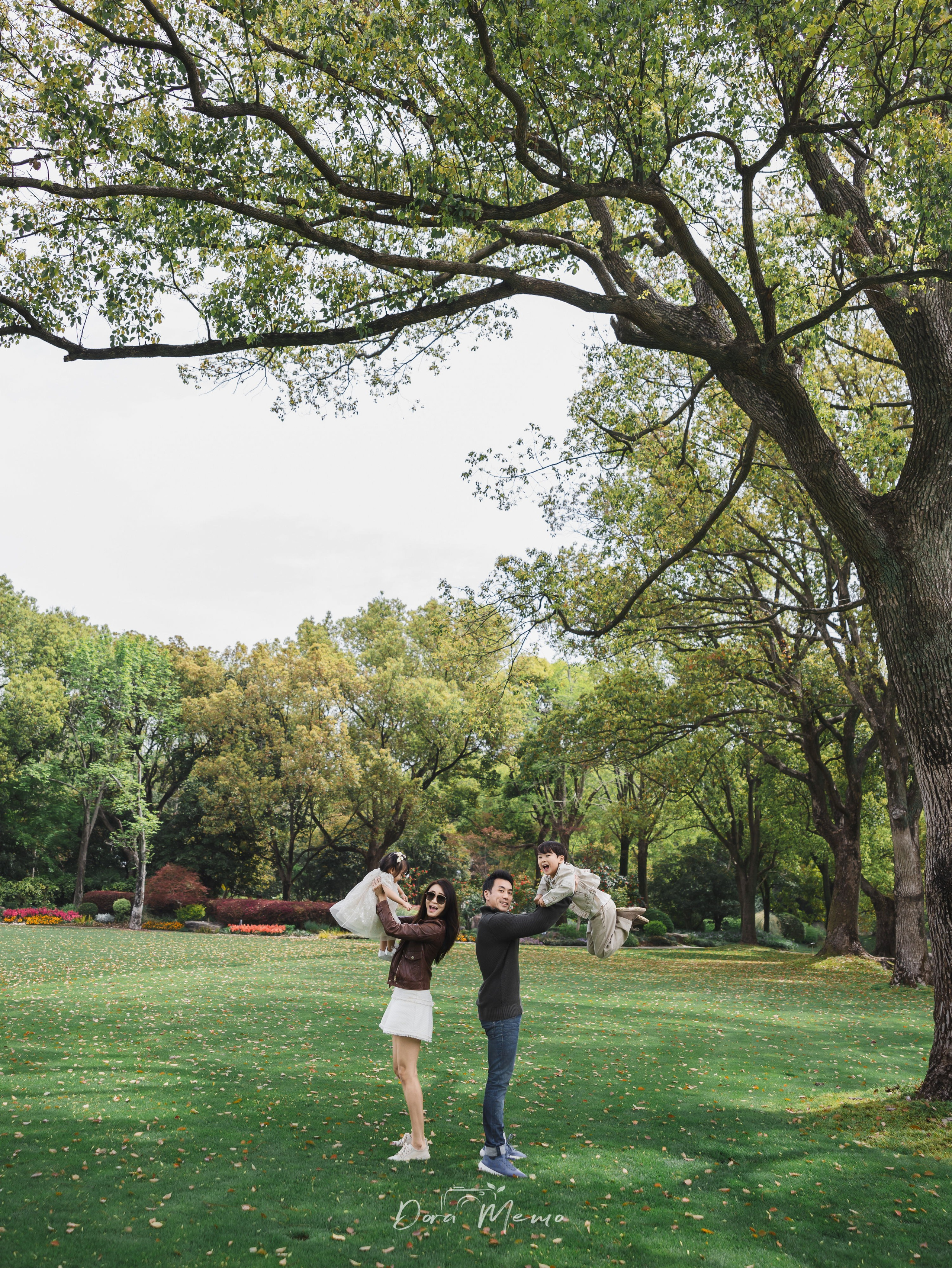Shanghai Family Photography — A Singapore Family’s Sping Park Session