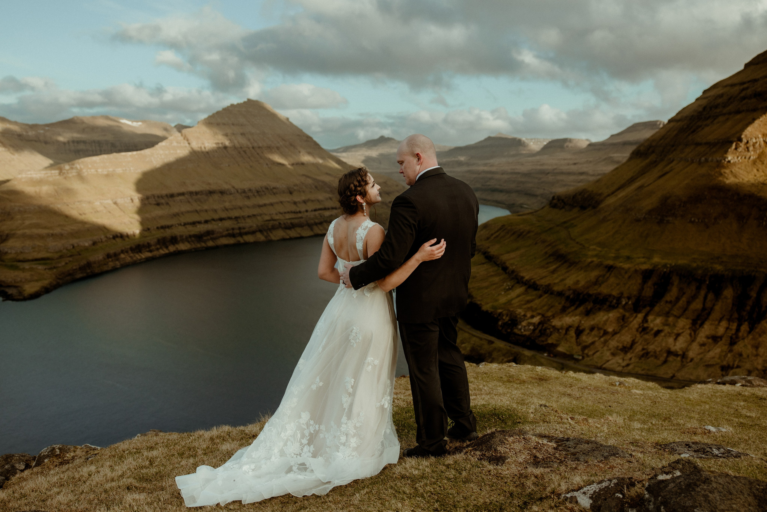 Faroe Islands elopement | Adventure wedding in Faroe Islands. Iceland elopement photographer & videographer