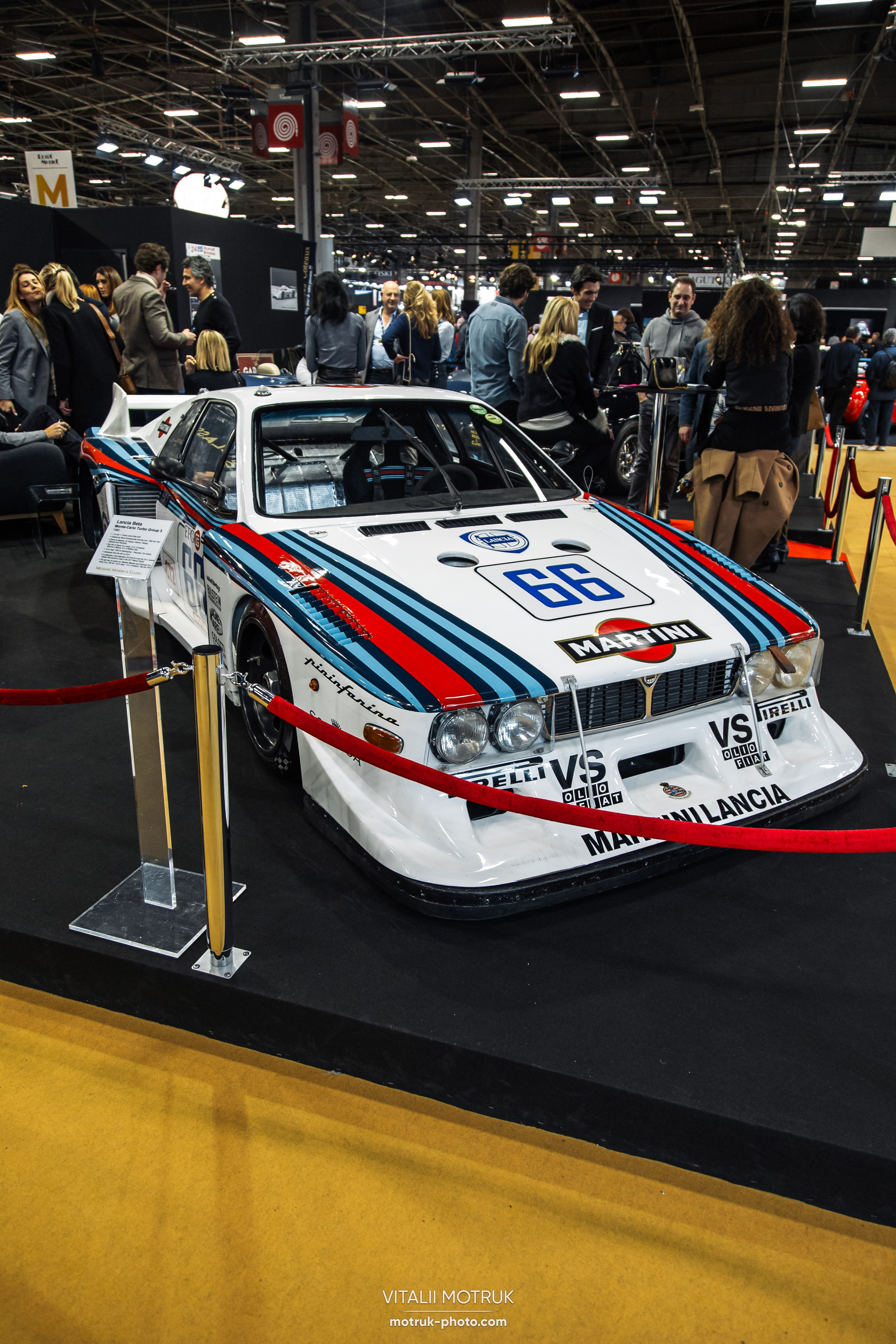 Retromobile 2023. Photographe de voitures à Paris — Vitalii Motruk