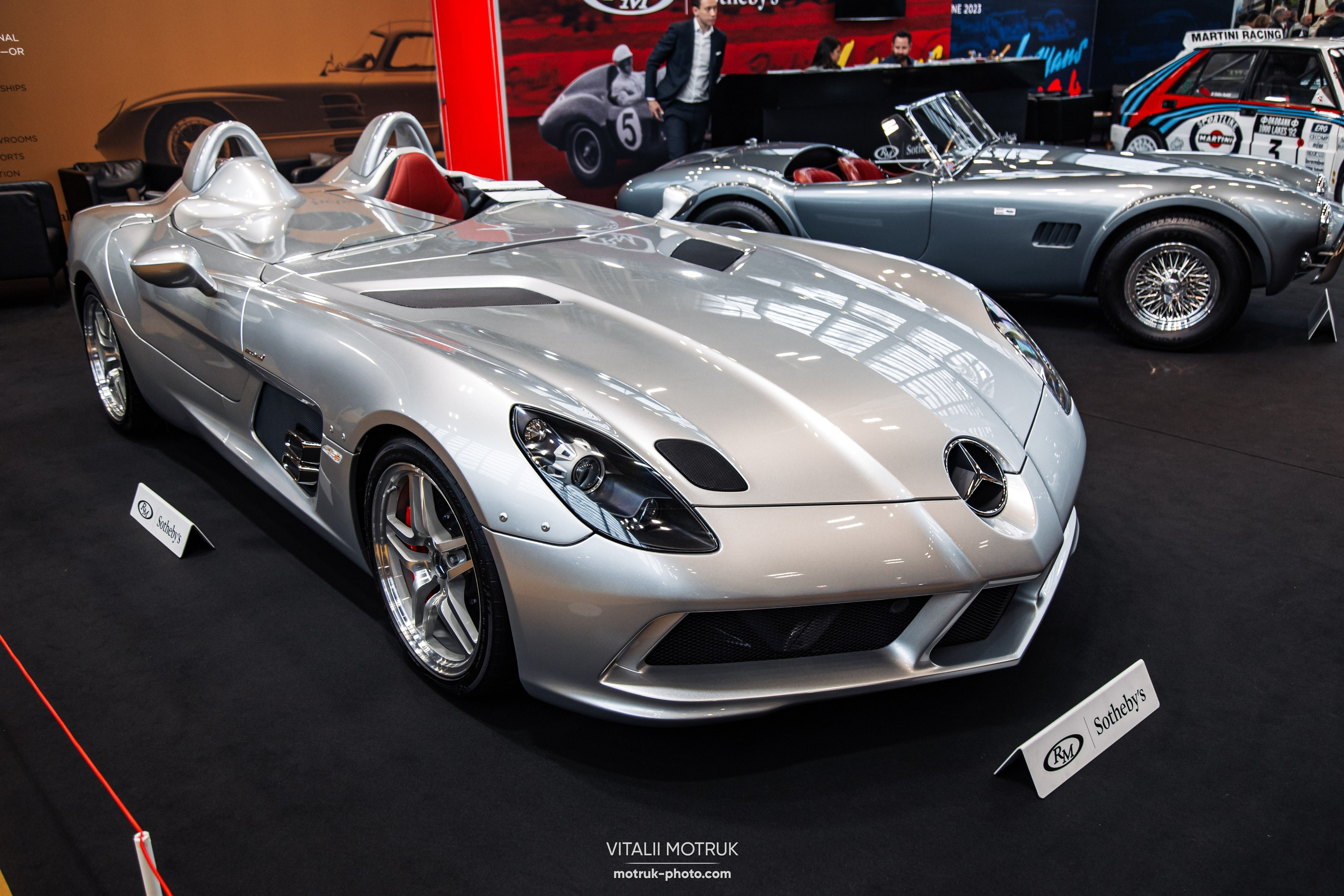 Retromobile 2023. Photographe de voitures à Paris — Vitalii Motruk